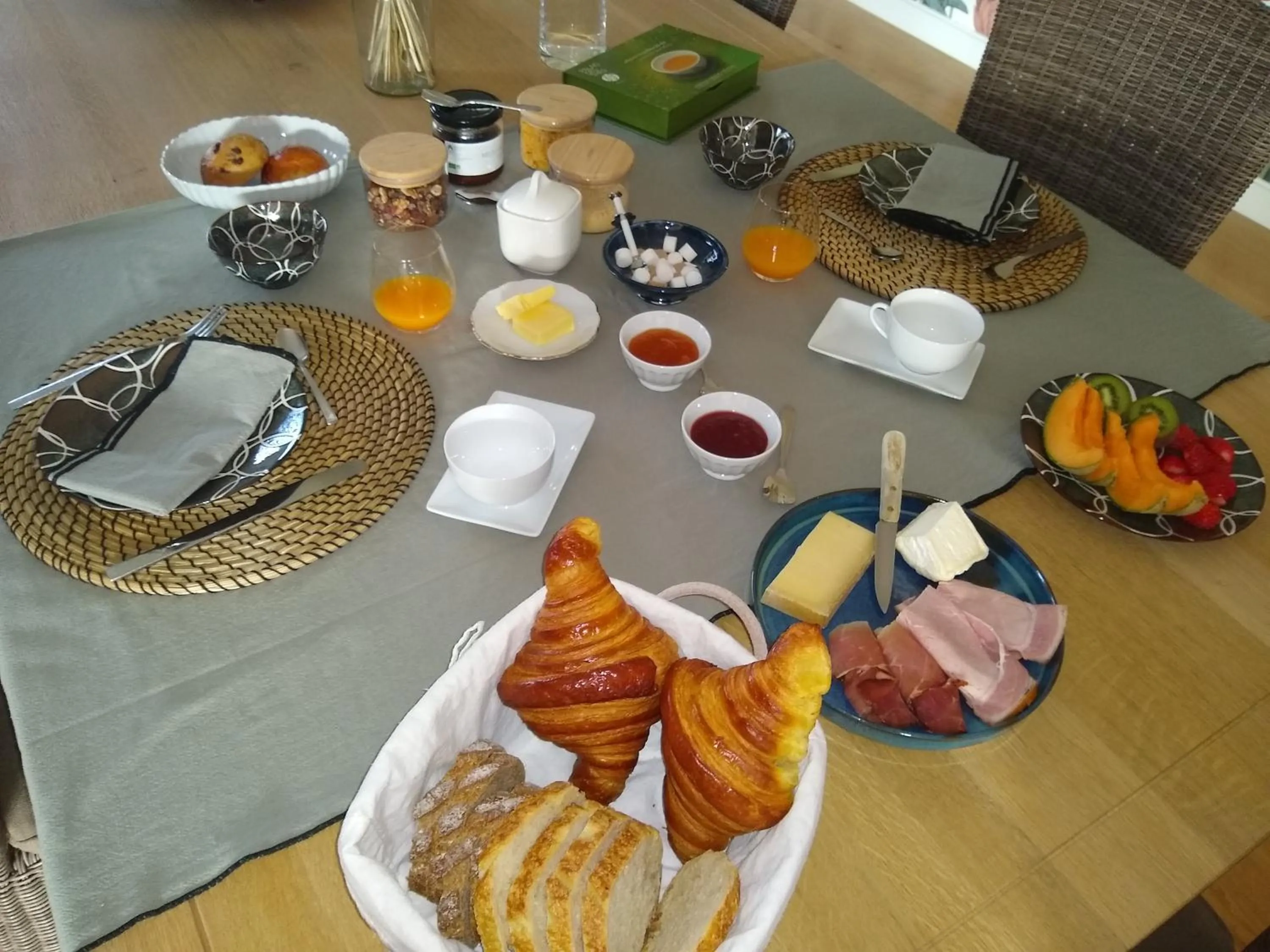 Breakfast in Les Agapanthes