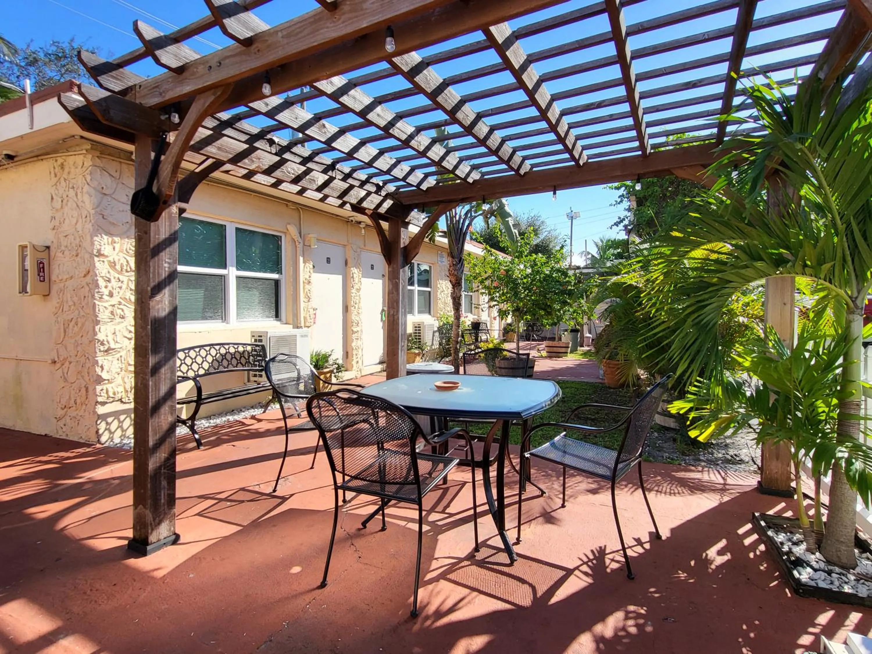 Property building in Barefoot mailman motel