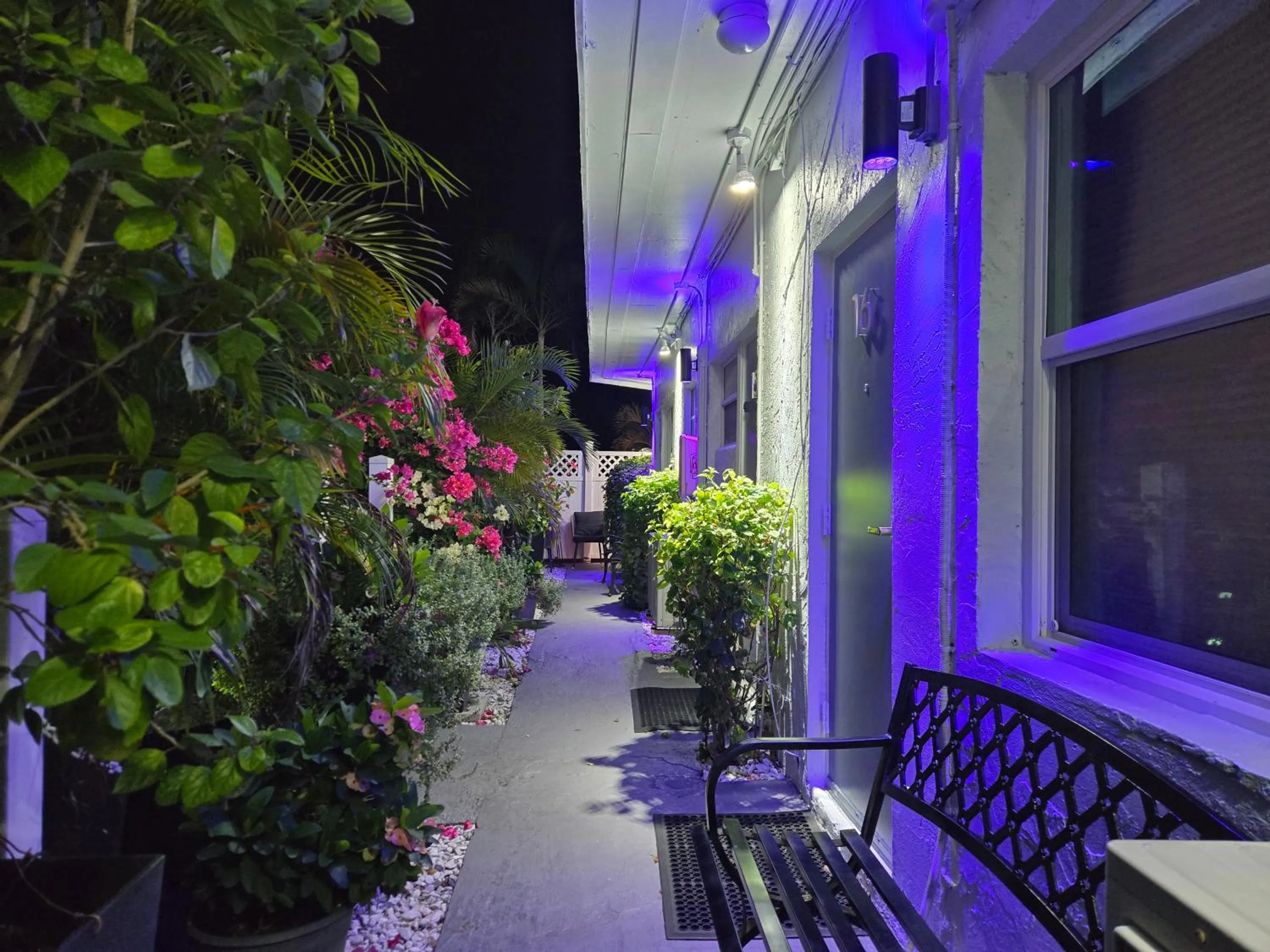 Property building in Barefoot mailman motel