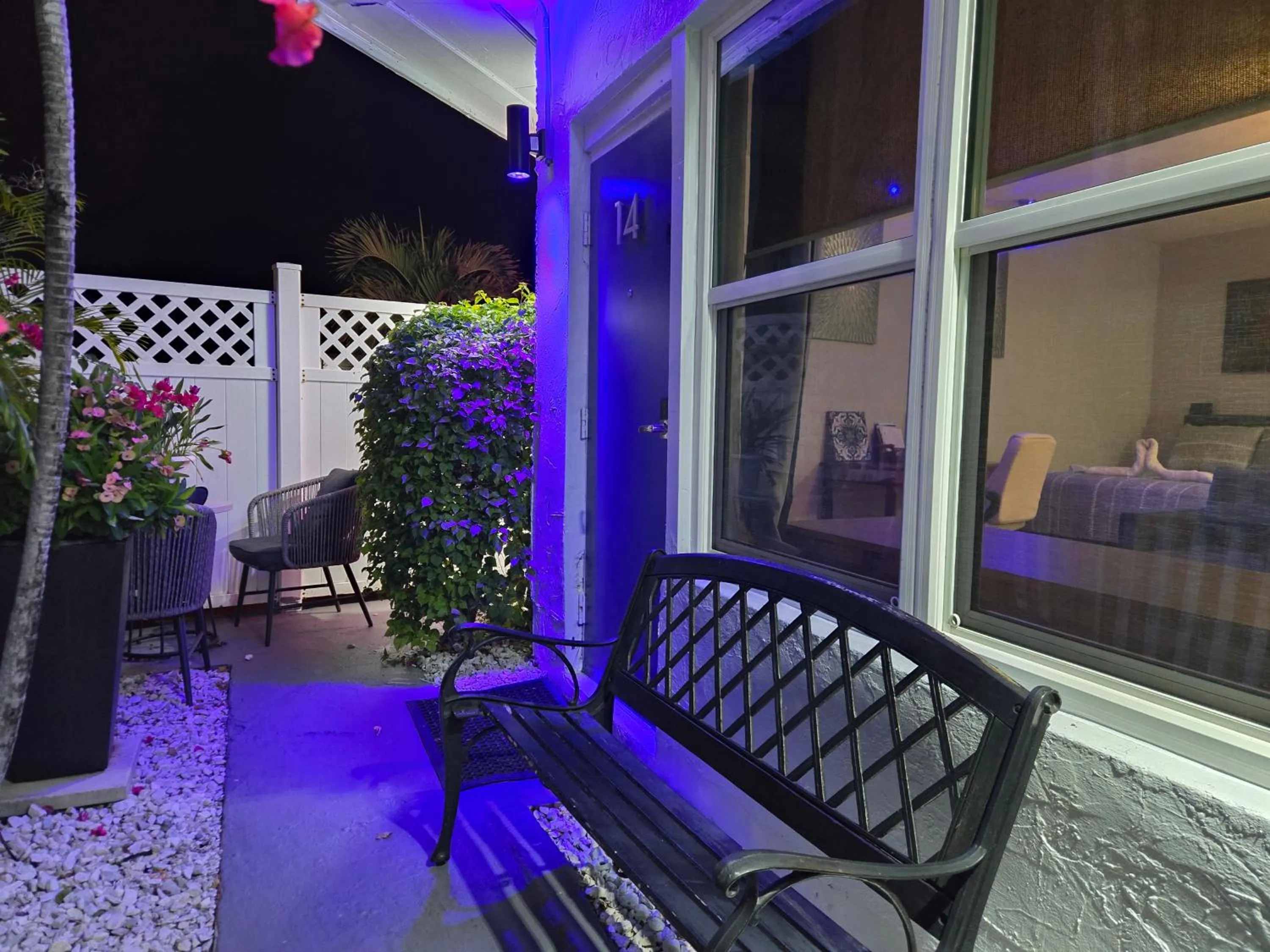 Seating area in Barefoot mailman motel