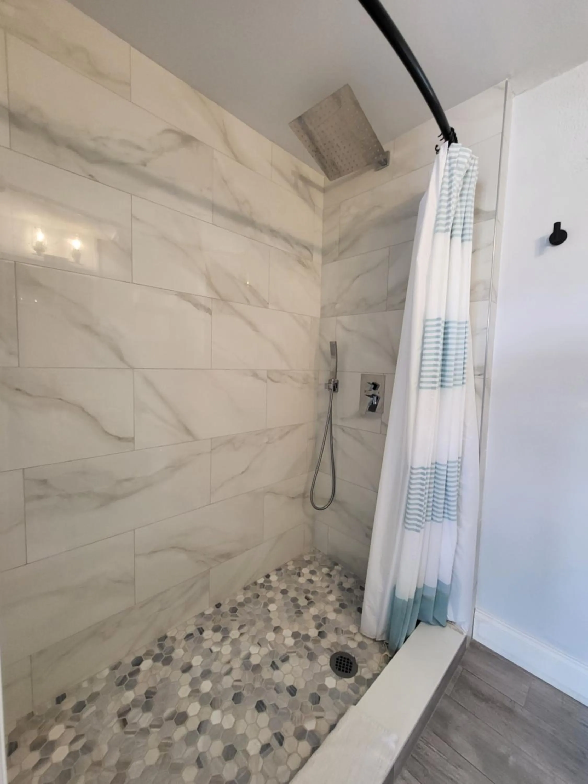 Shower in Barefoot mailman motel