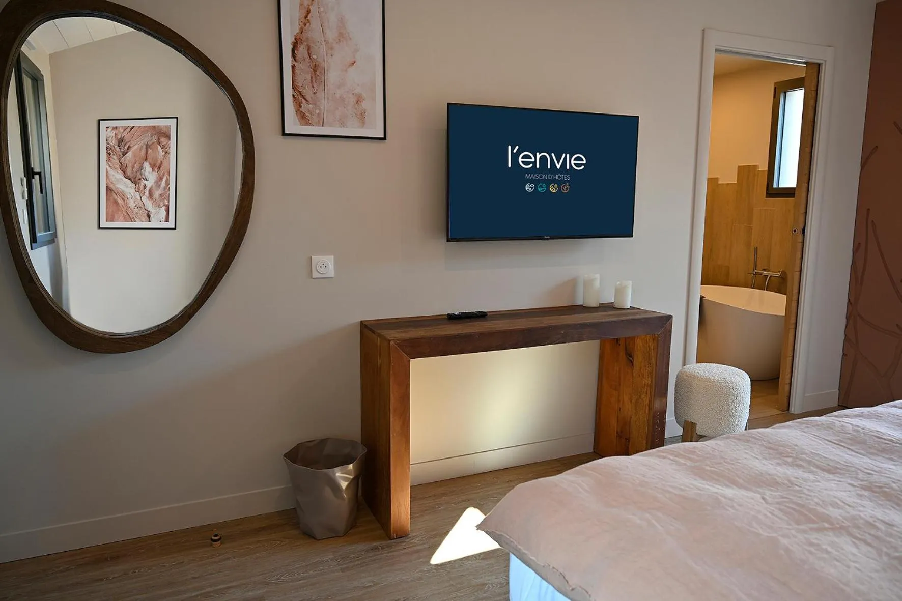 TV and multimedia, Bed in L'envie