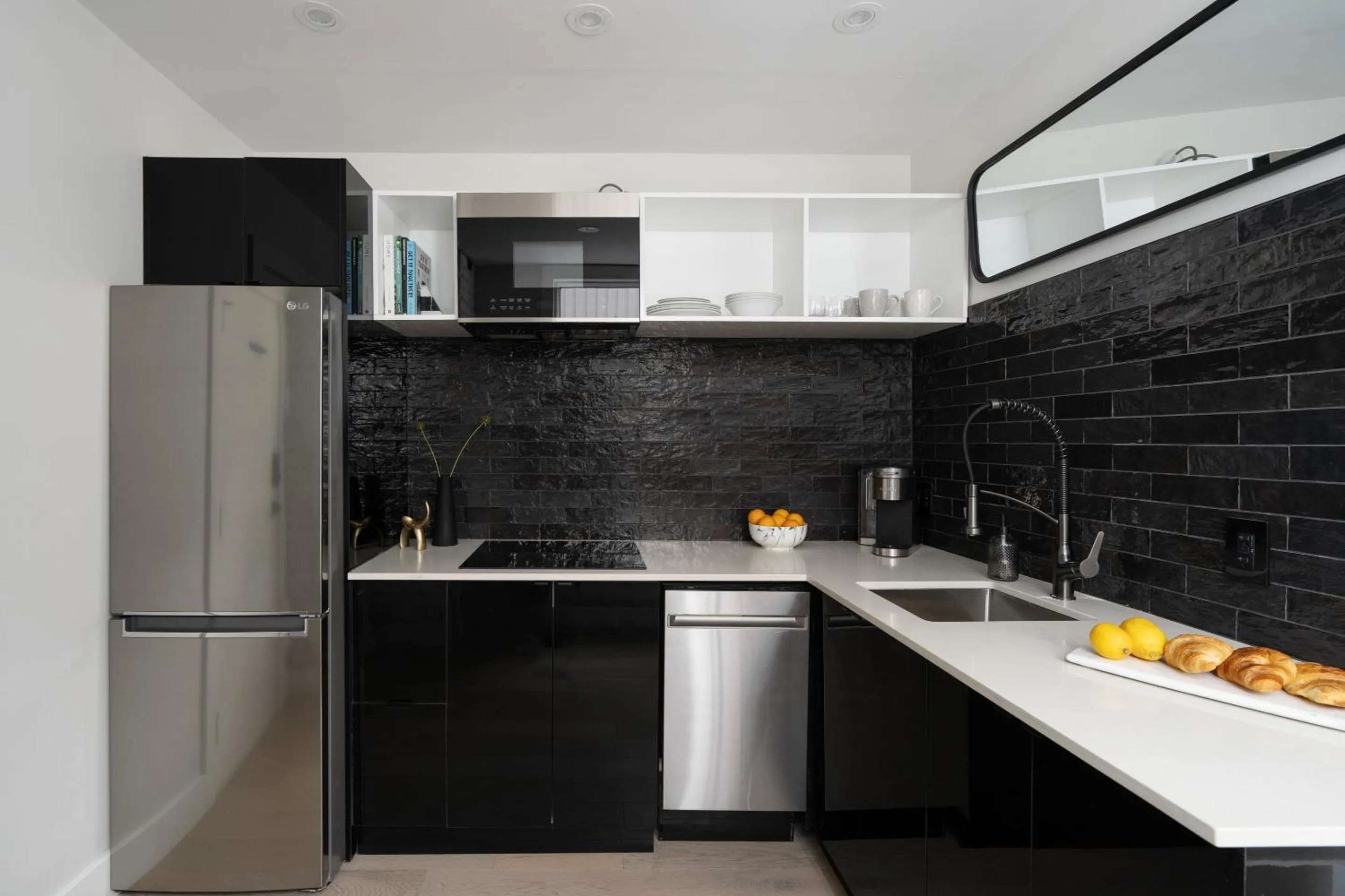 Kitchen or kitchenette in François-Denis Apartments