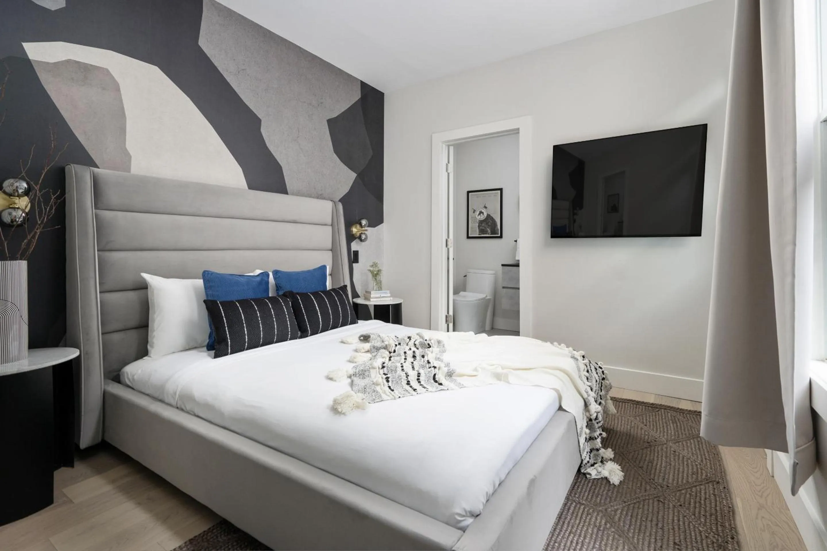 TV and multimedia, Bed in François-Denis Apartments