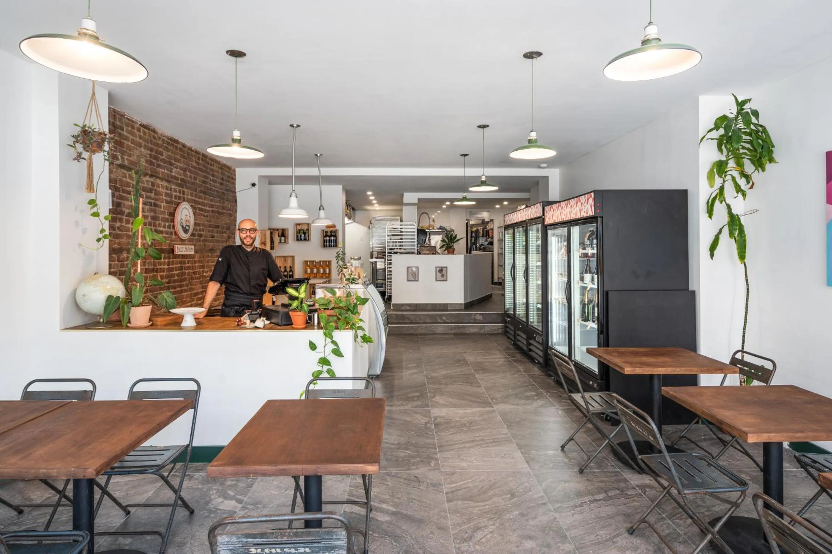 Restaurant/places to eat in François-Denis Apartments