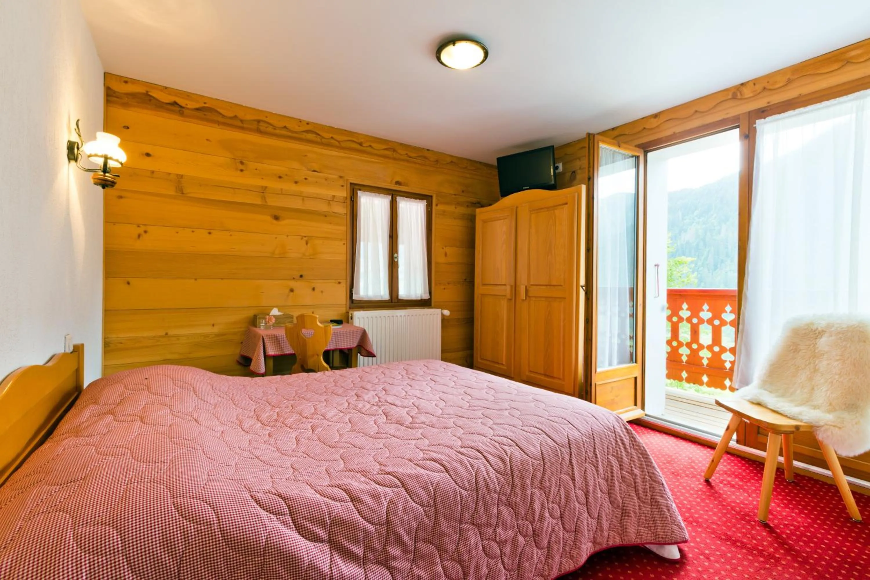 Bedroom, Bed in Le Roitelet