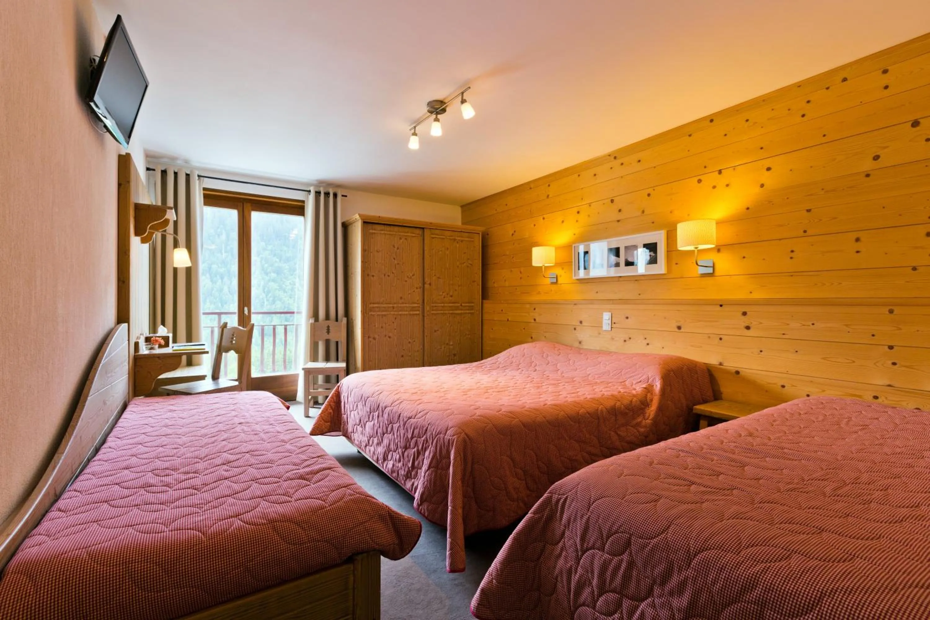 Bedroom, Bed in Le Roitelet