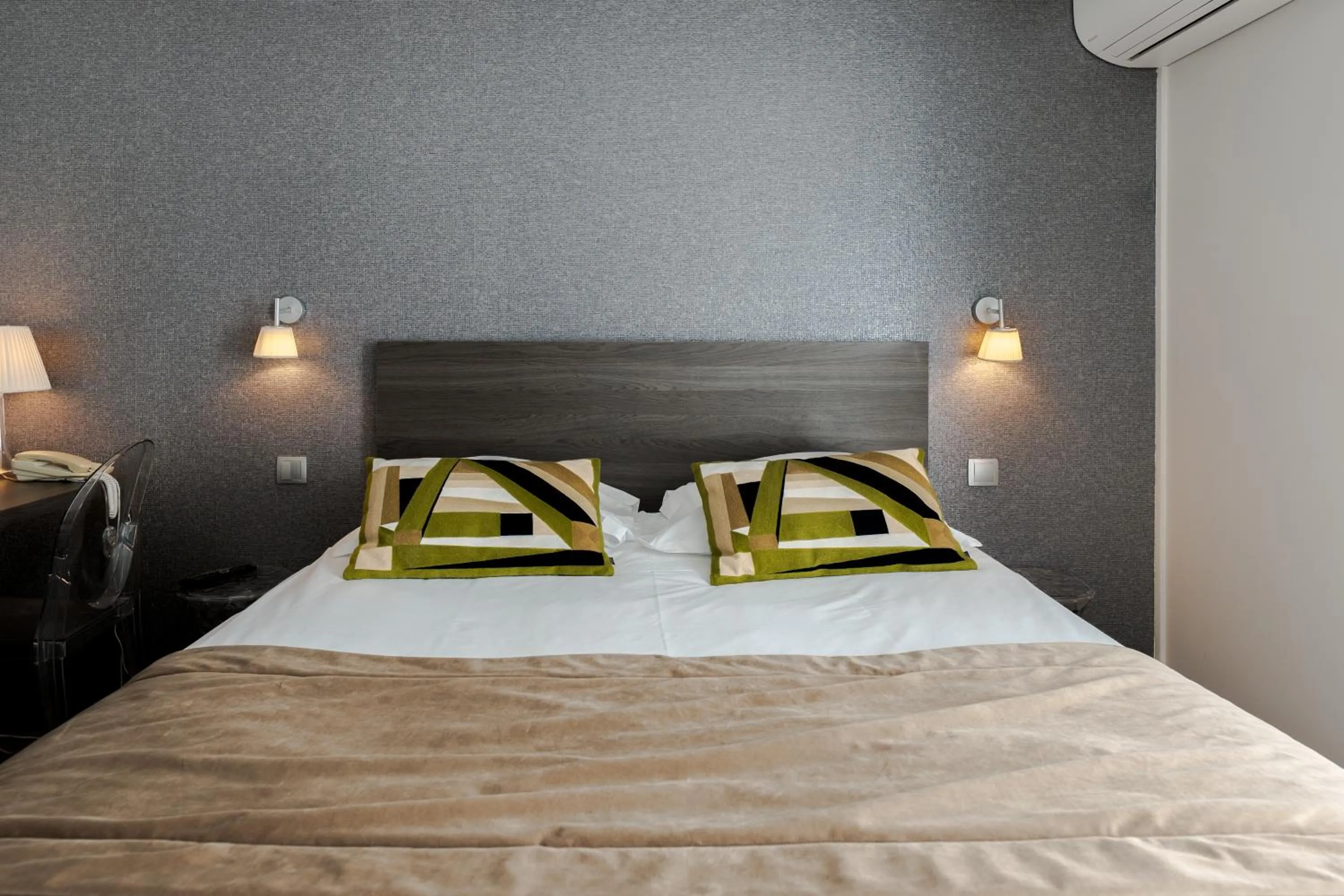 Bed in Best Western Hotel Acadie Paris Nord Villepinte