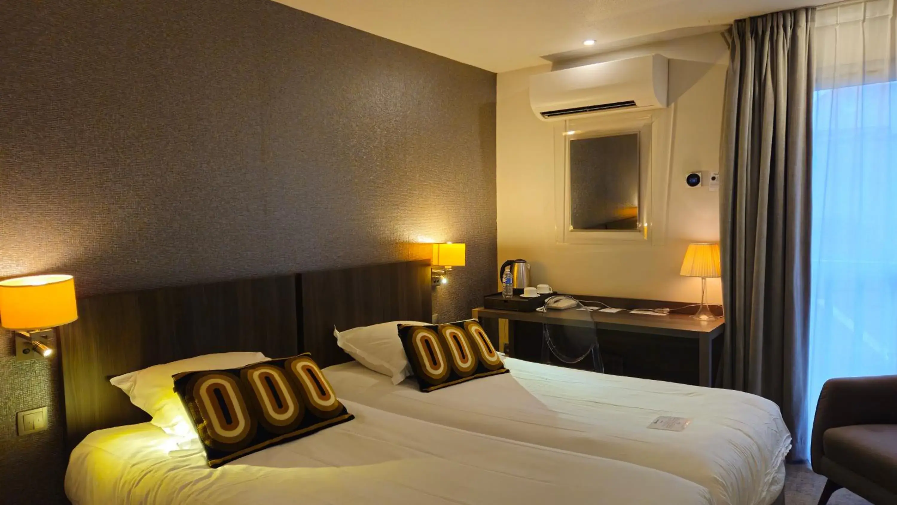 Superior Twin Room - Non-Smoking in Best Western Hotel Acadie Paris Nord Villepinte Superior Twin Room - Non-Smoking in Best Western Hotel Acadie Paris Nord Villepinte