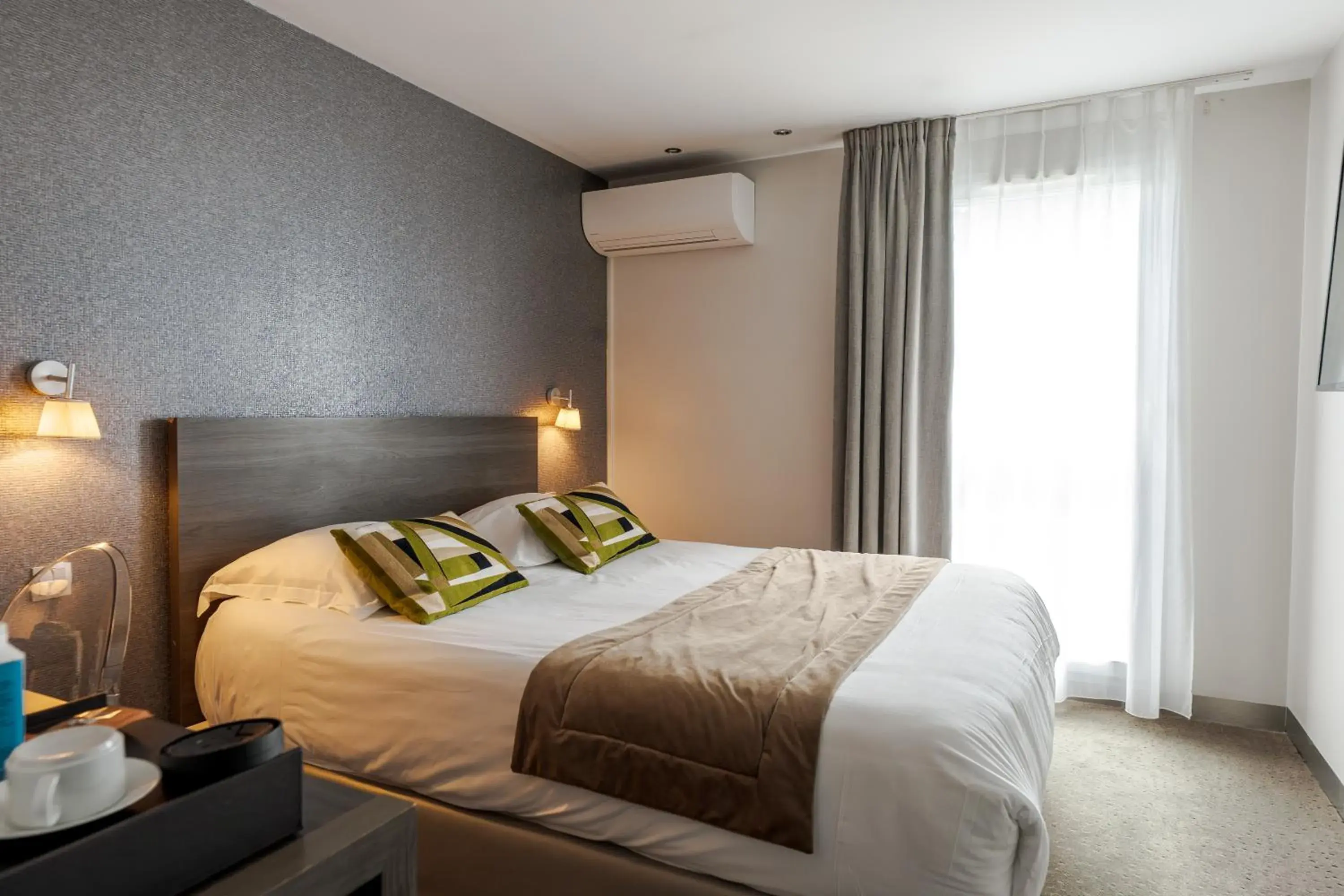 Deluxe Queen Room with Balcony - Non-Smoking in Best Western Hotel Acadie Paris Nord Villepinte Deluxe Queen Room with Balcony - Non-Smoking in Best Western Hotel Acadie Paris Nord Villepinte