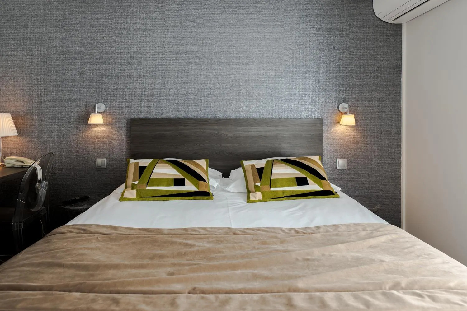 Bed in Best Western Hotel Acadie Paris Nord Villepinte