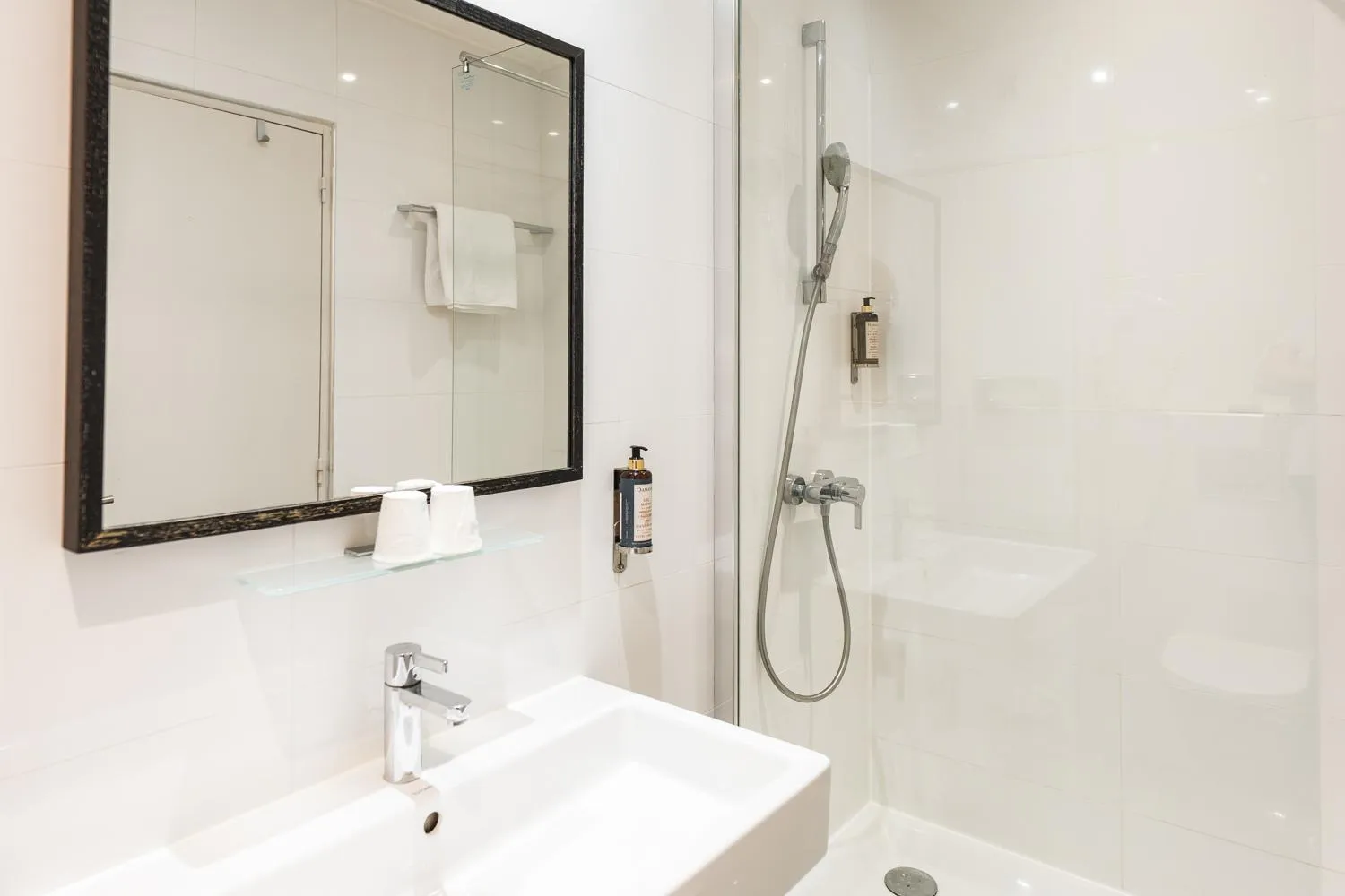 Bathroom in Best Western Hotel Acadie Paris Nord Villepinte