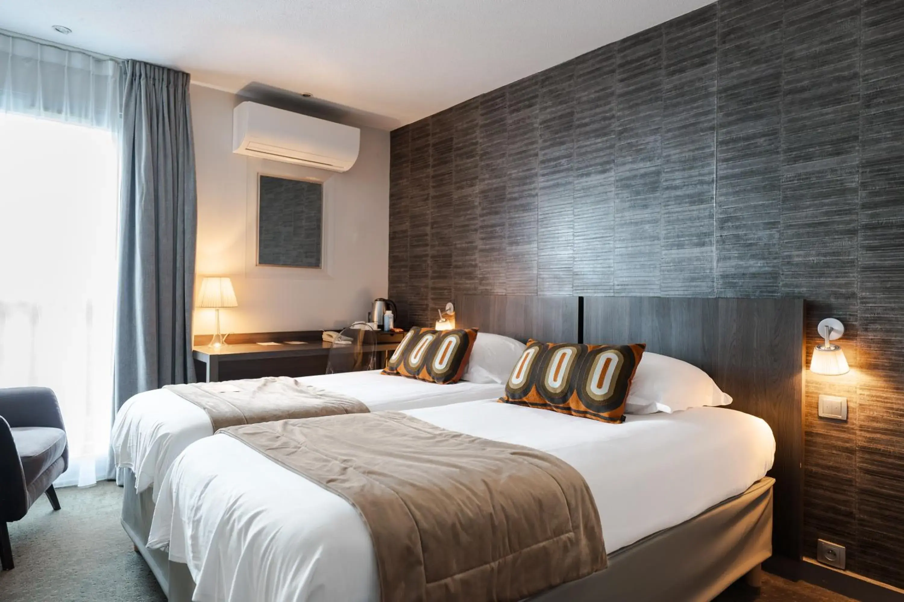 Superior Twin Room - Non-Smoking in Best Western Hotel Acadie Paris Nord Villepinte Superior Twin Room - Non-Smoking in Best Western Hotel Acadie Paris Nord Villepinte