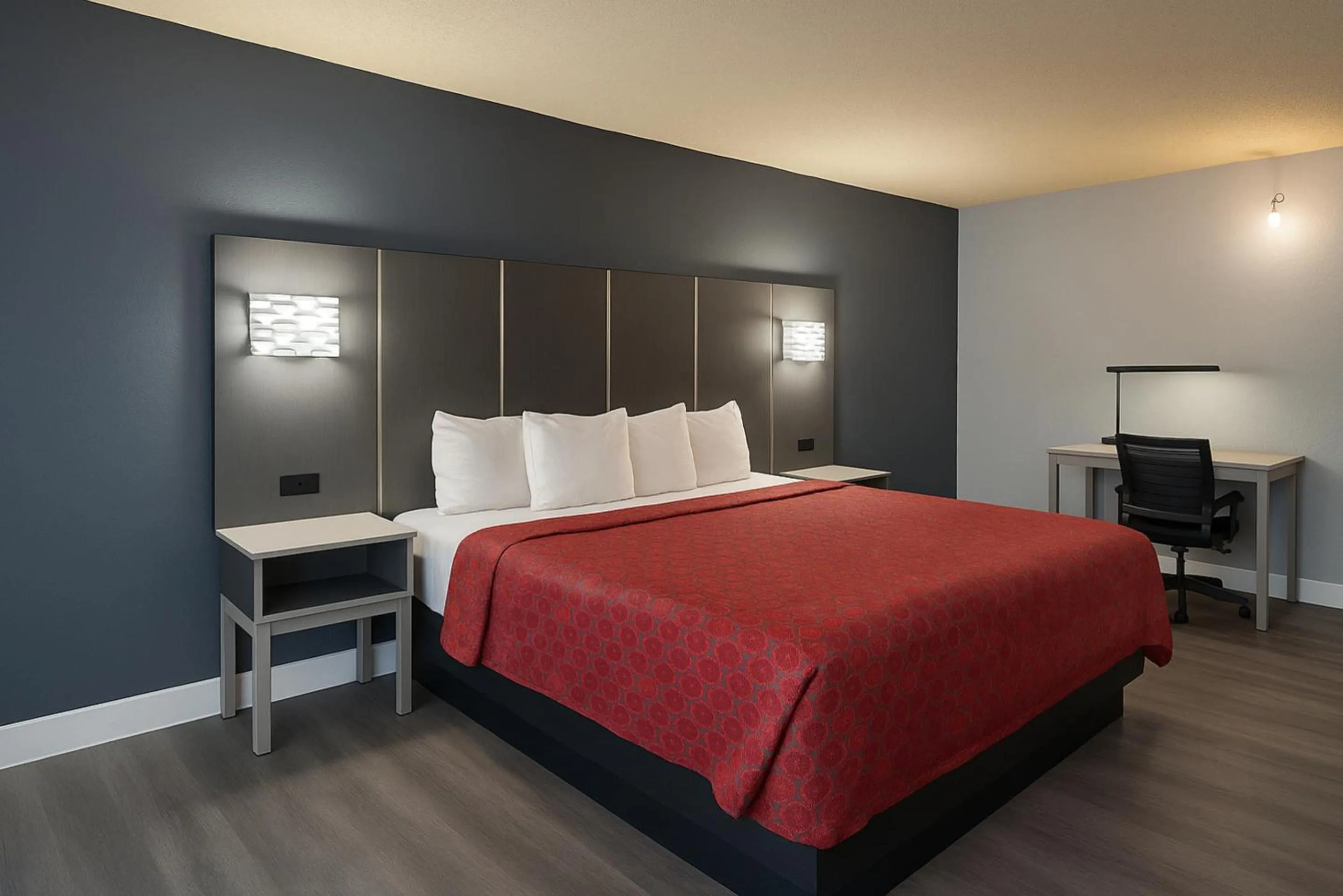 Bedroom, Bed in Key Inn Roseville