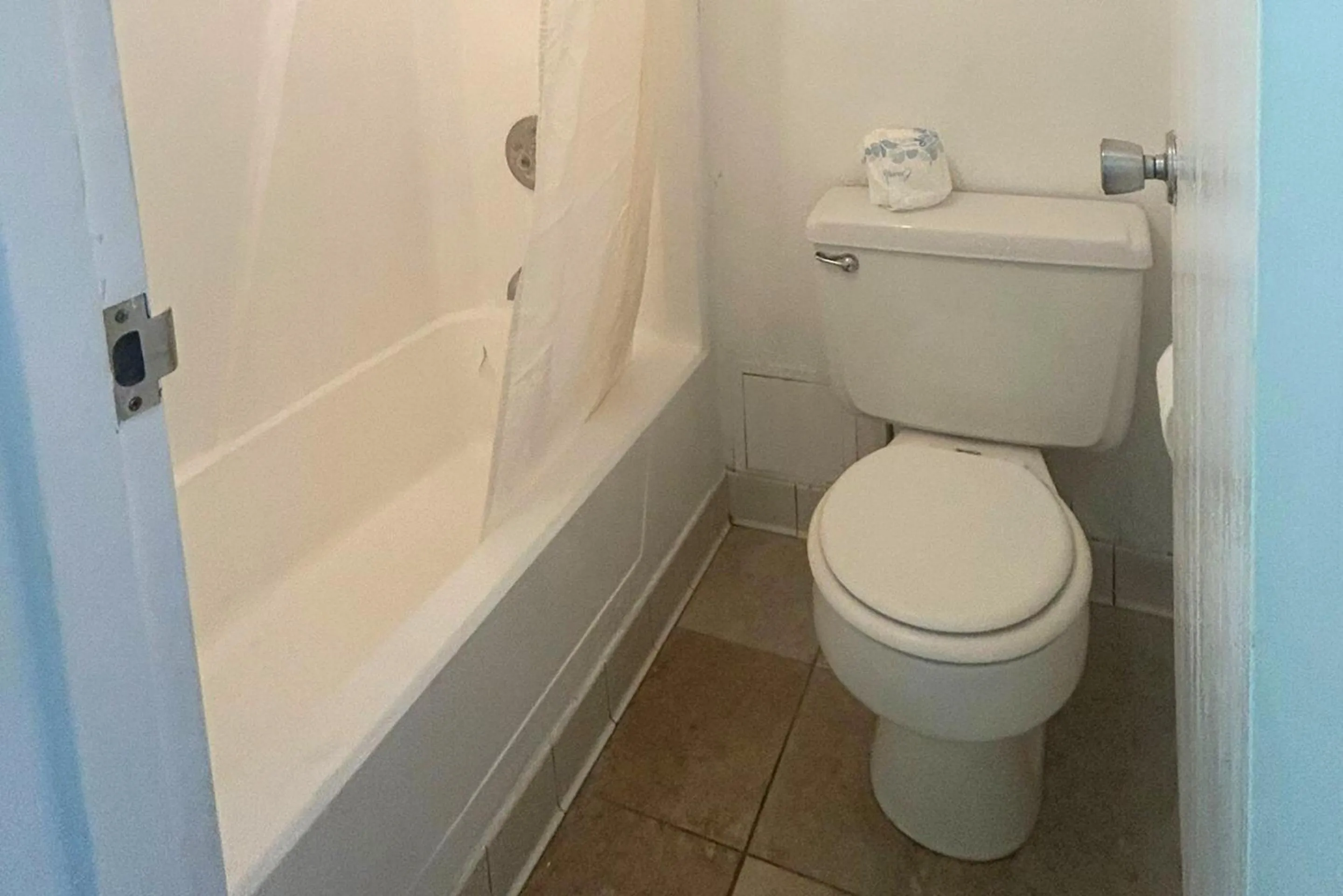 Bathroom in Key Inn Roseville