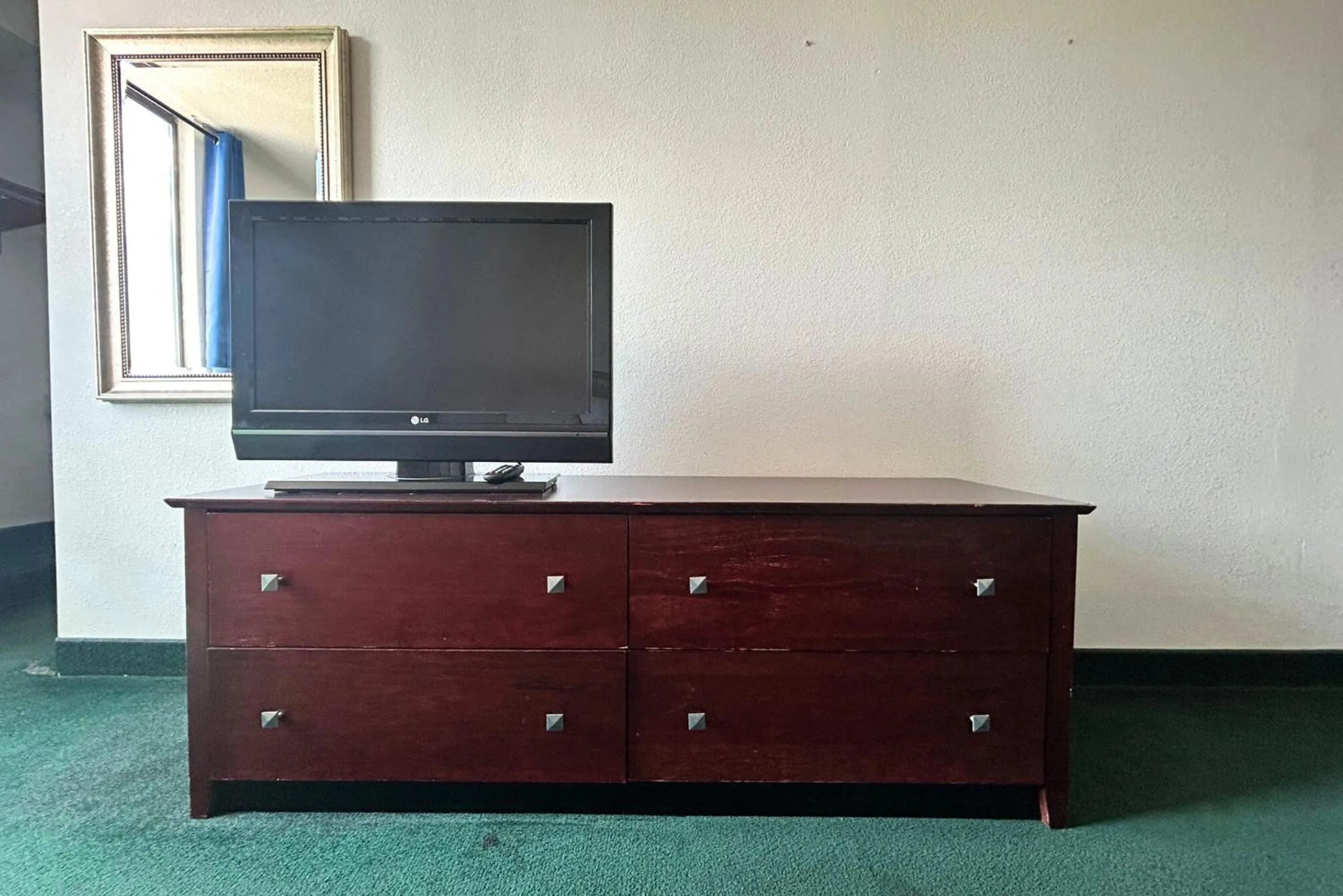 Bedroom in Key Inn Roseville