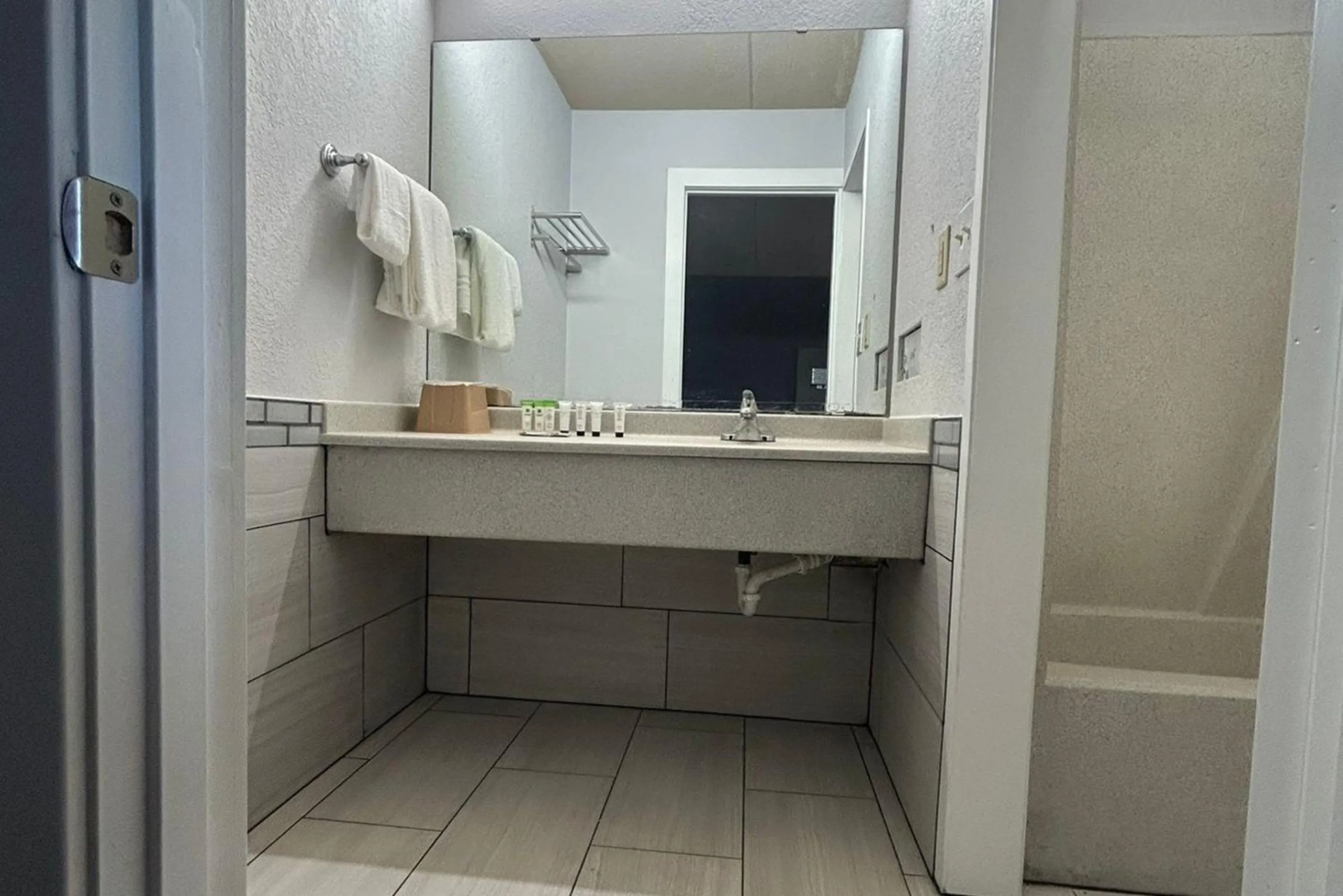 Bathroom in Key Inn Roseville