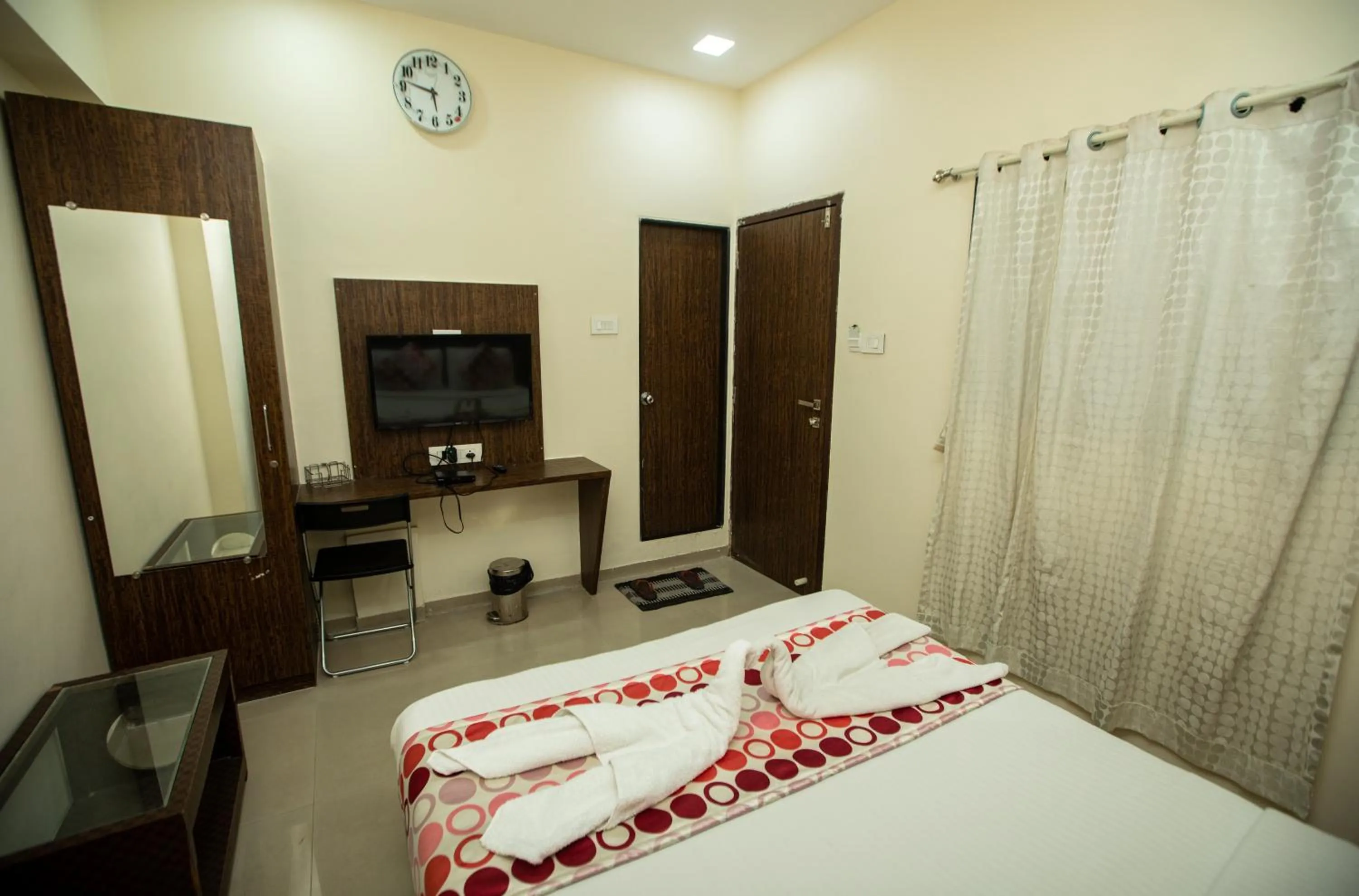 Bed in Hotel J D Residency