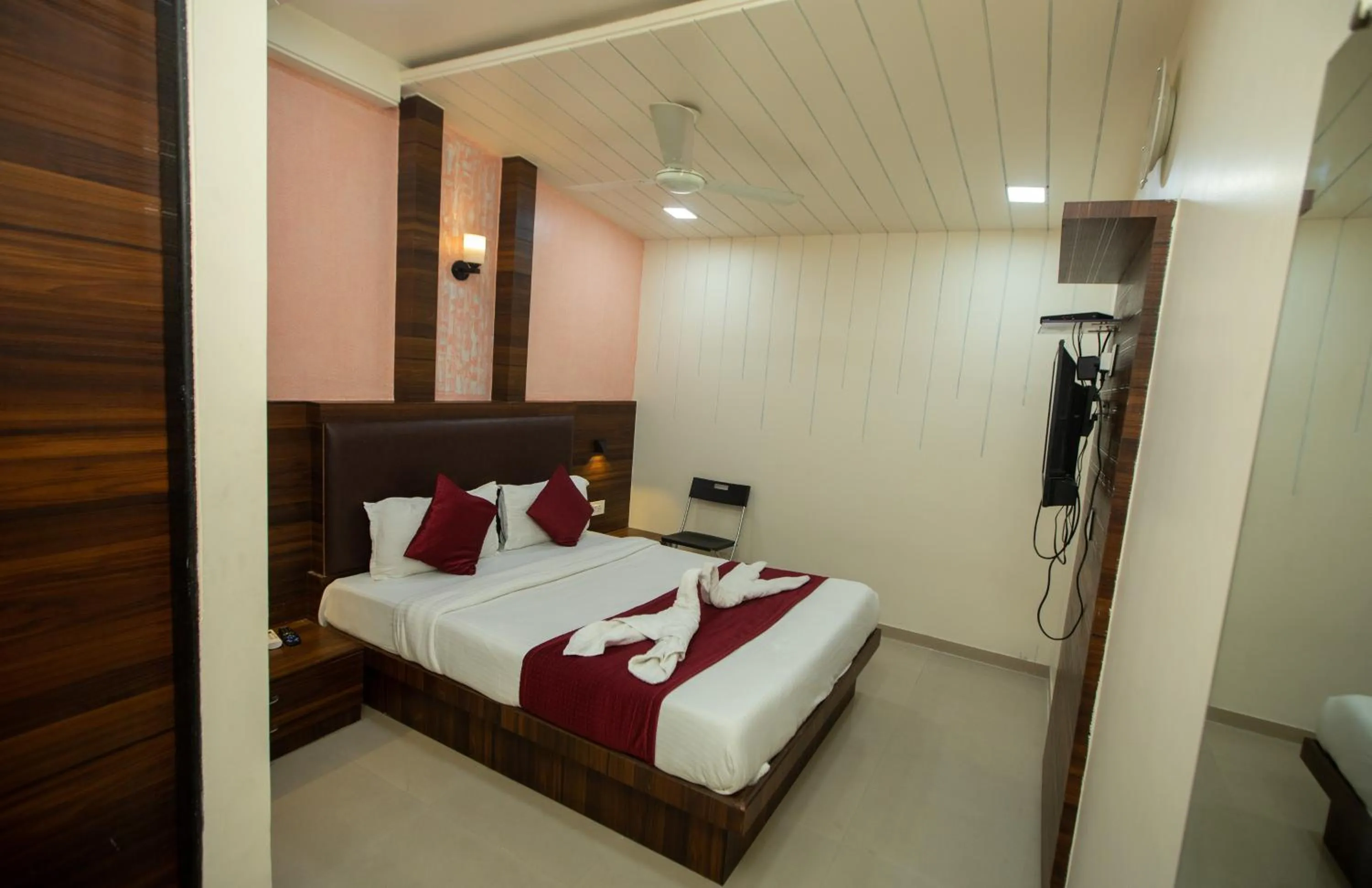 Bed in Hotel J D Residency