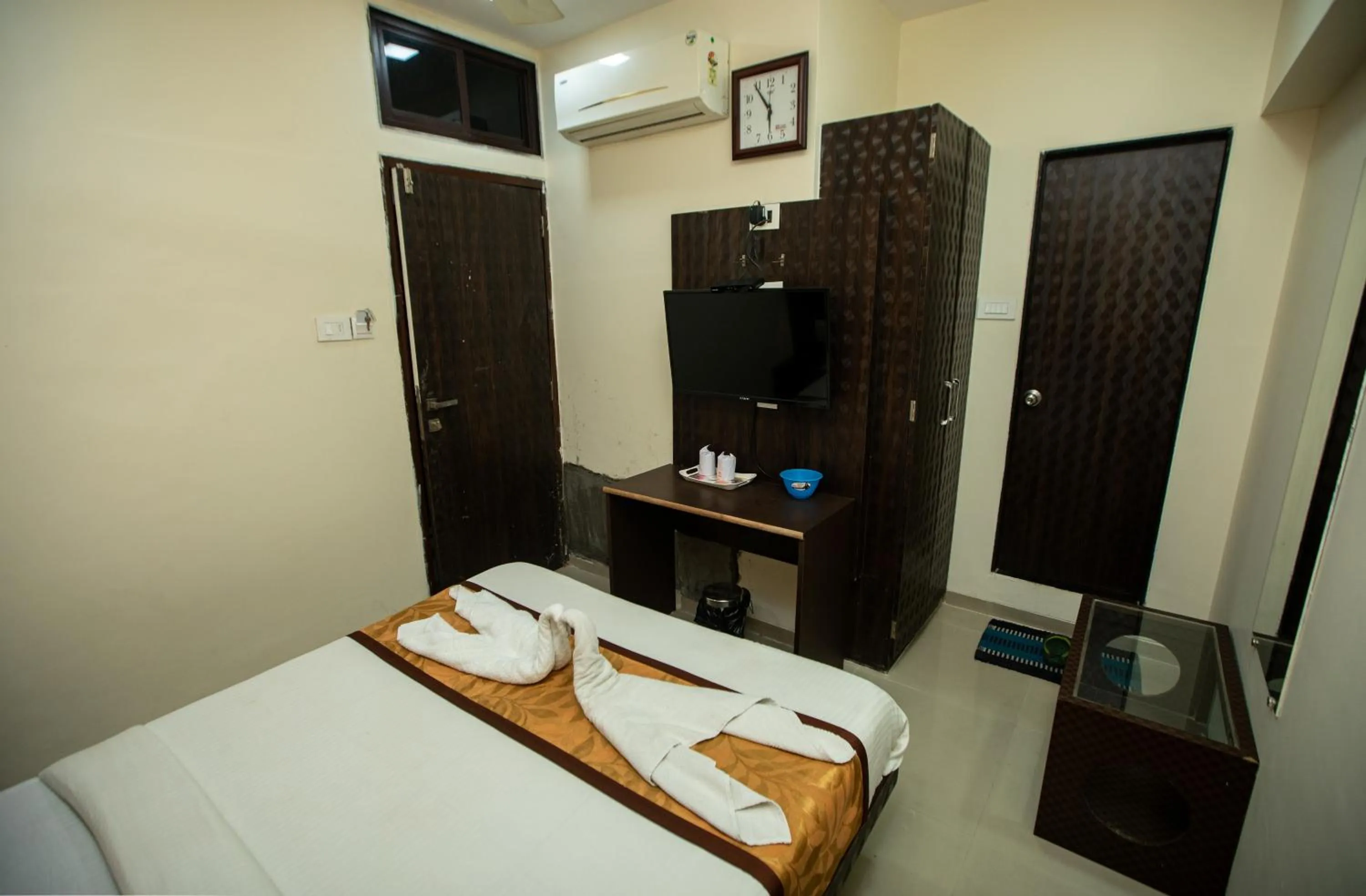 TV and multimedia, Bed in Hotel J D Residency