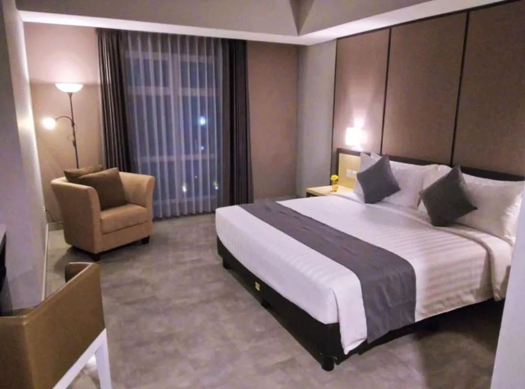 Bed in BeSS Mansion Hotel Surabaya