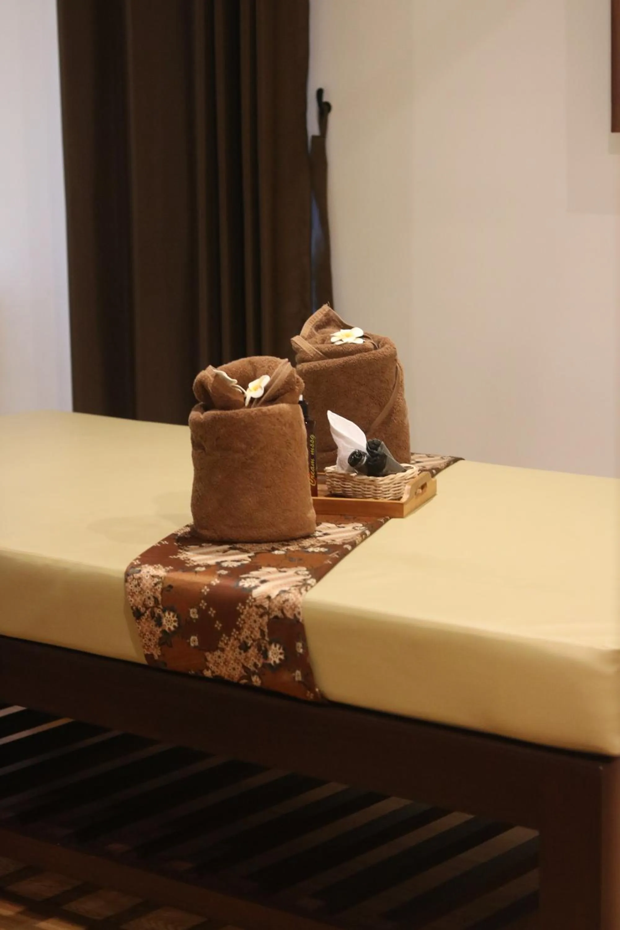 Massage, Bed in BeSS Mansion Hotel Surabaya