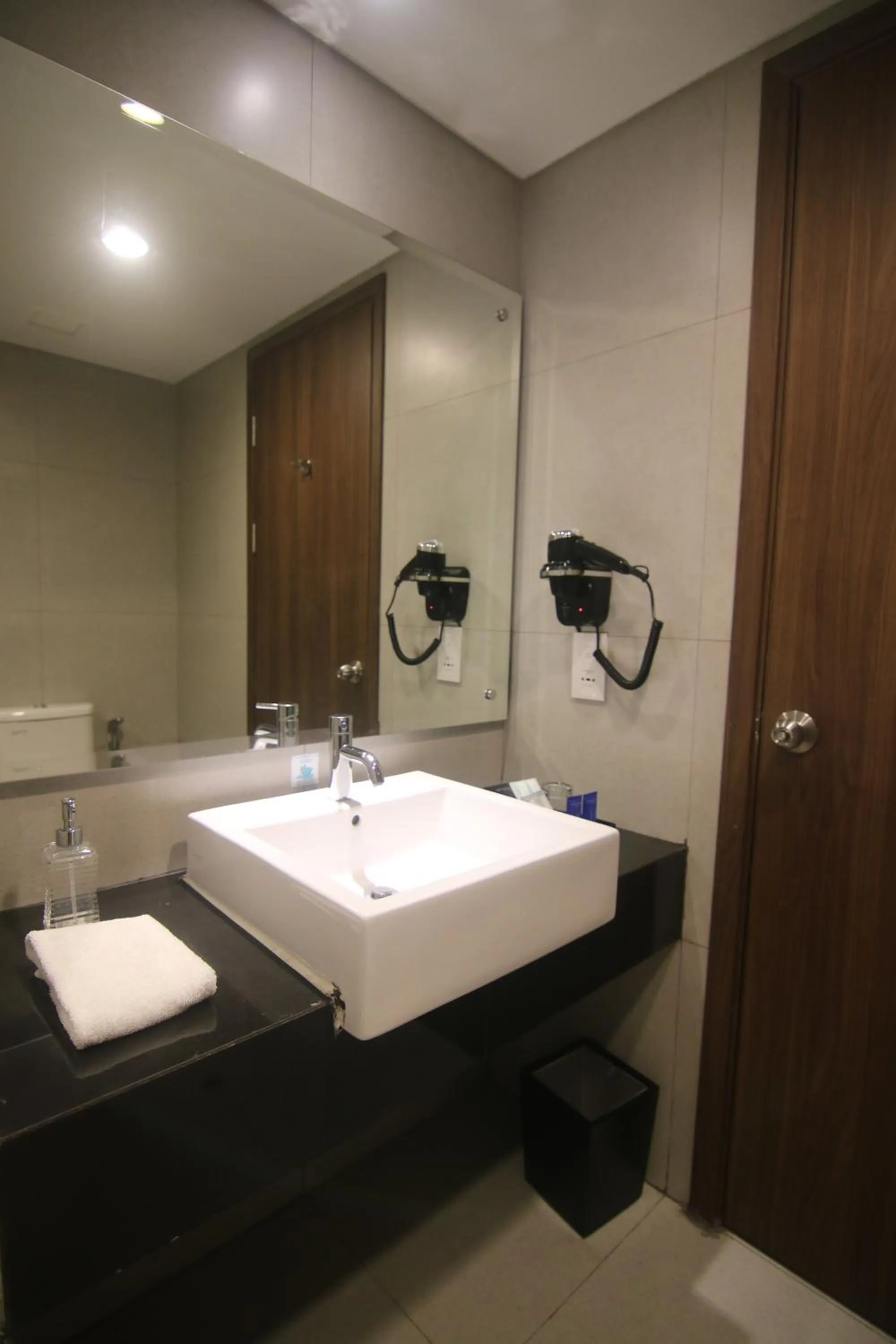 Bathroom in BeSS Mansion Hotel Surabaya