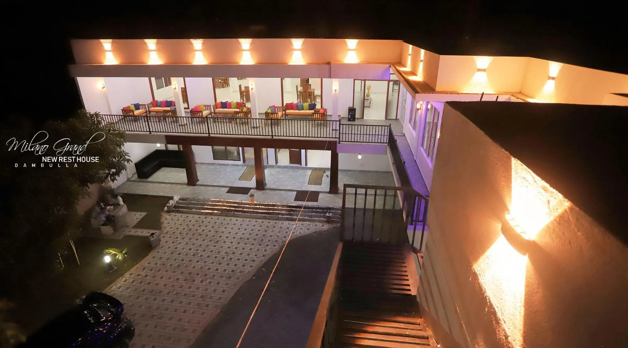 Facade/entrance in Milano Grand