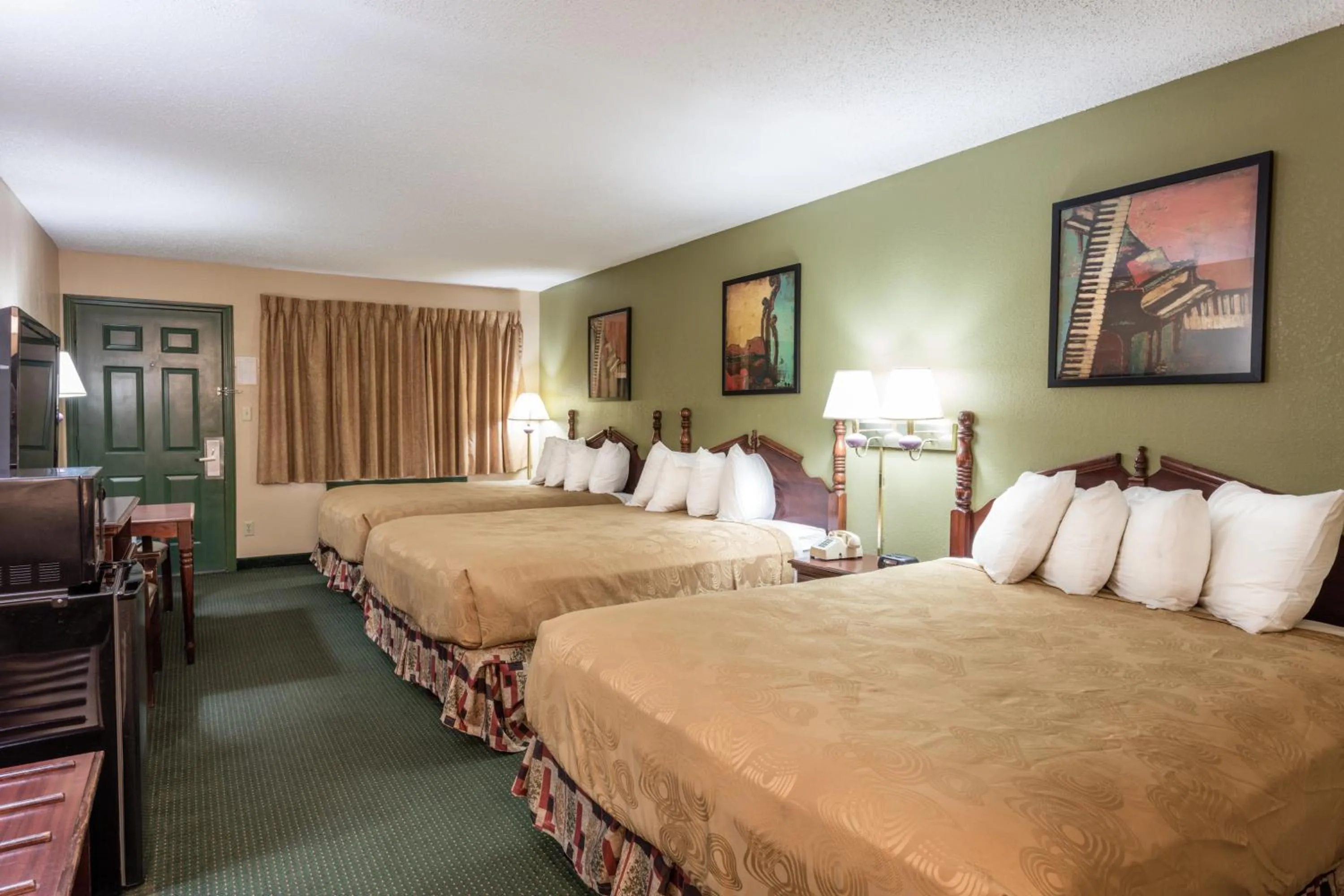 Photo of the whole room, Bed in Angel Inn Near IMAX, a Travelodge by Wyndham