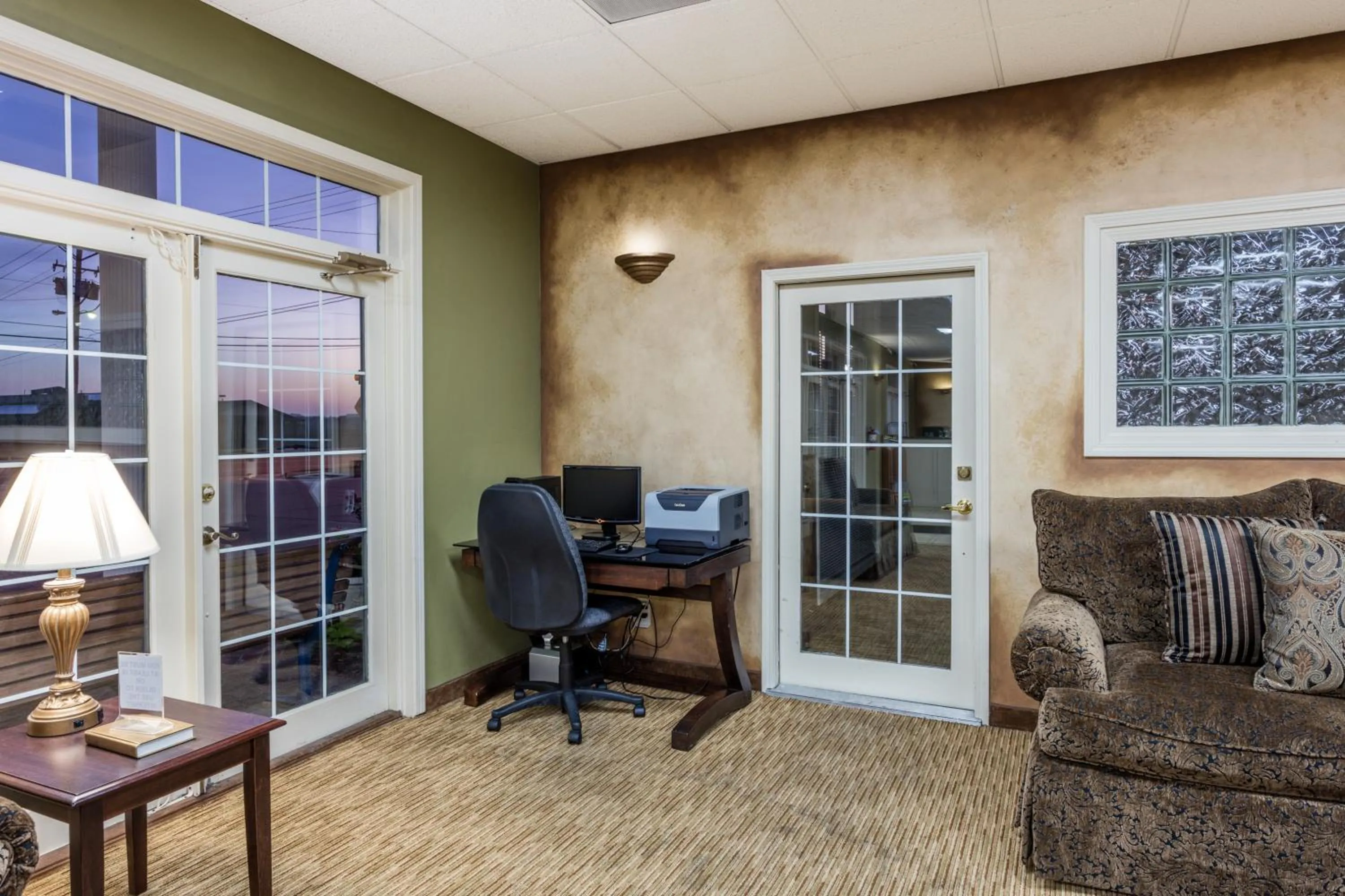 Business facilities in Angel Inn Near IMAX, a Travelodge by Wyndham