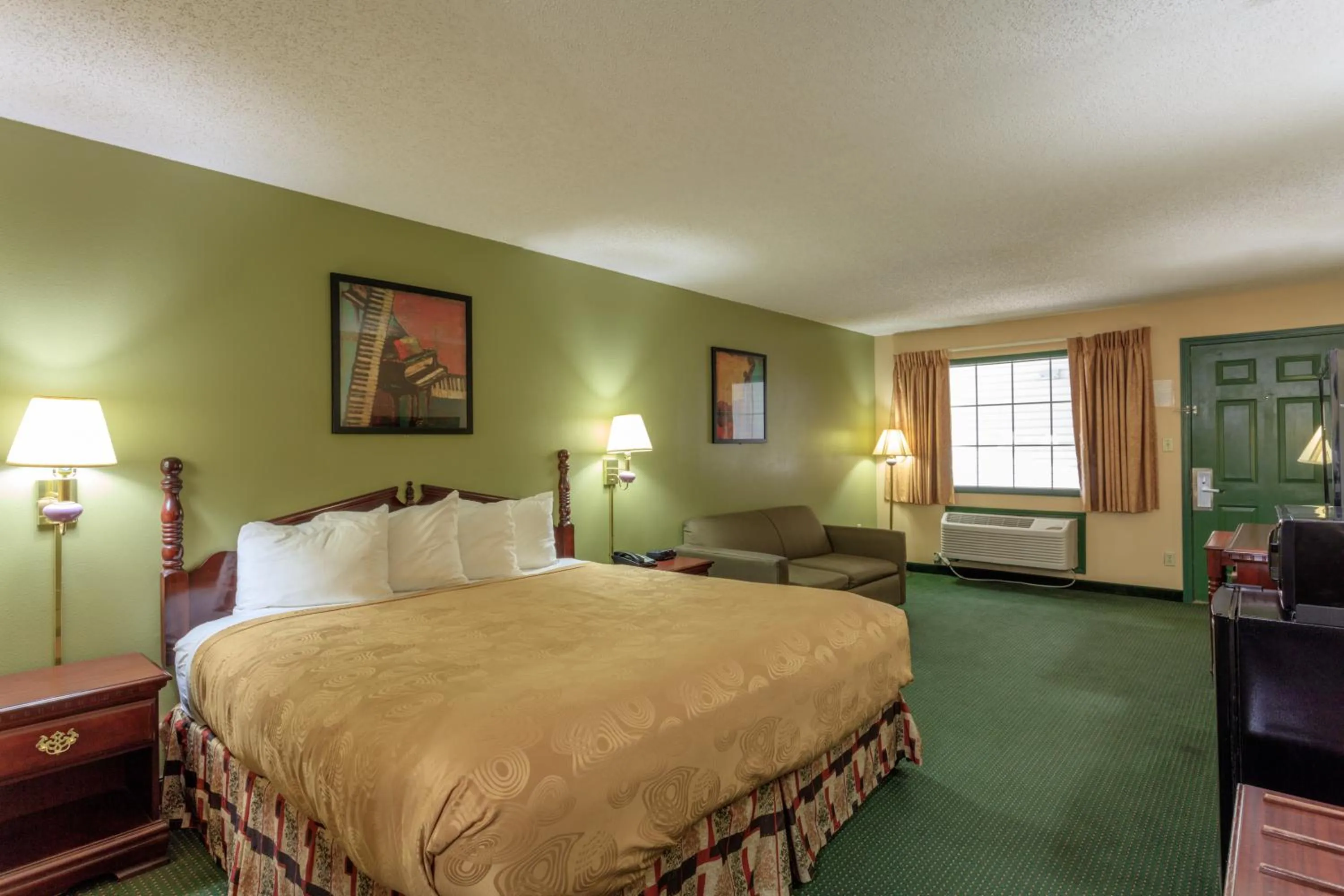 Photo of the whole room, Bed in Angel Inn Near IMAX, a Travelodge by Wyndham