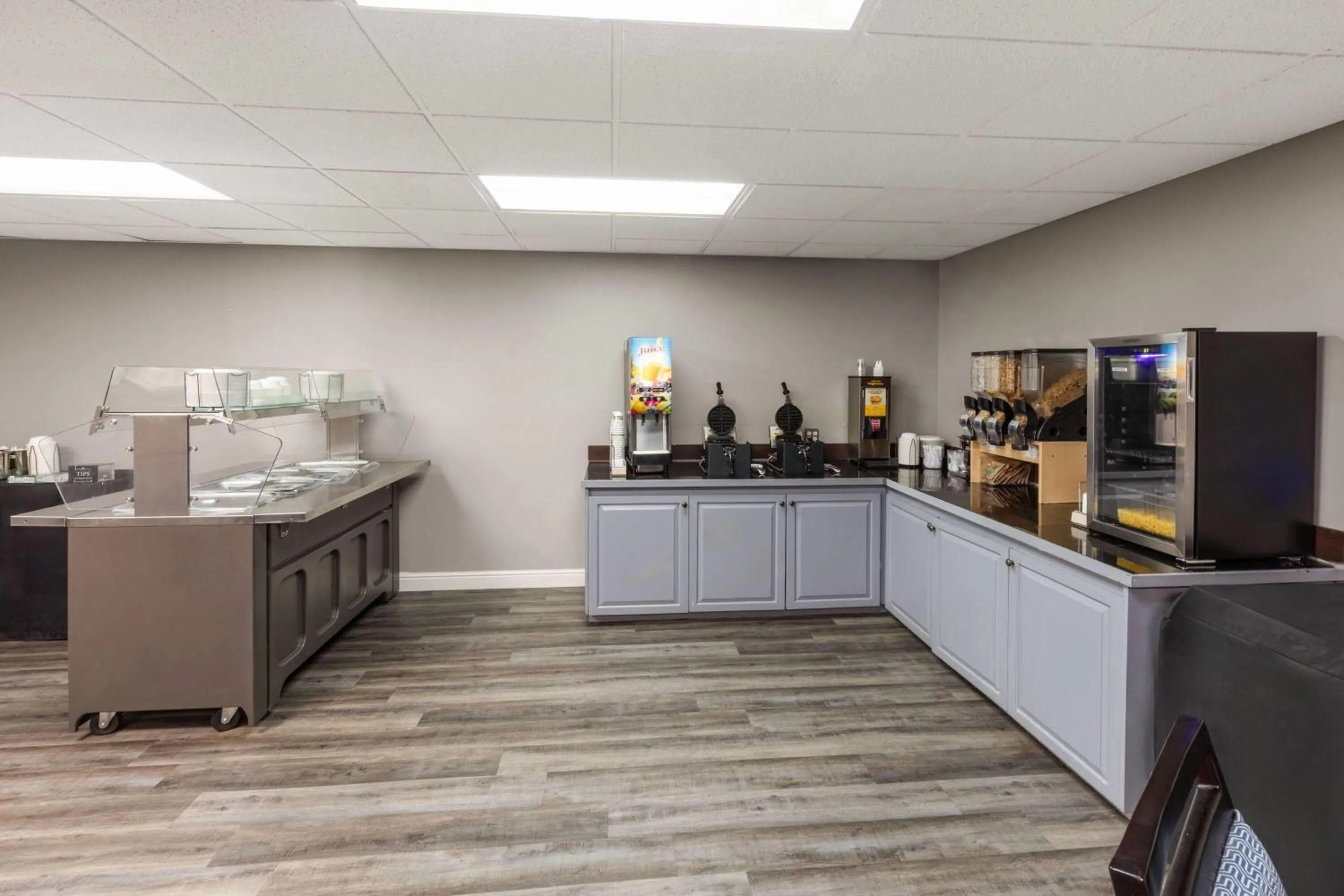 Breakfast in Angel Inn Near IMAX, a Travelodge by Wyndham