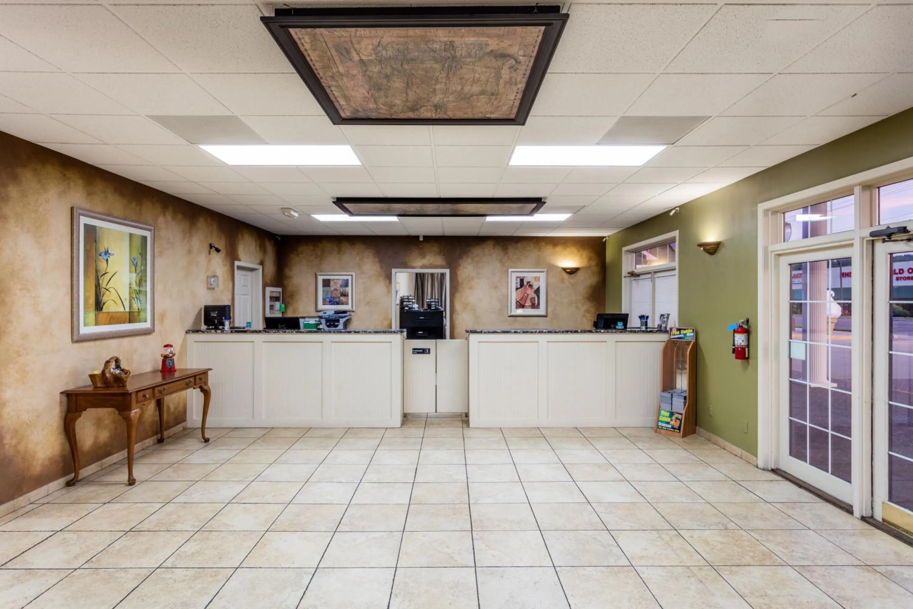 Lobby or reception in Angel Inn Near IMAX, a Travelodge by Wyndham