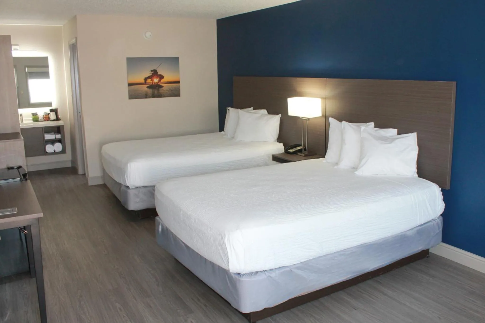 Bed in Angel Inn Near IMAX, a Travelodge by Wyndham