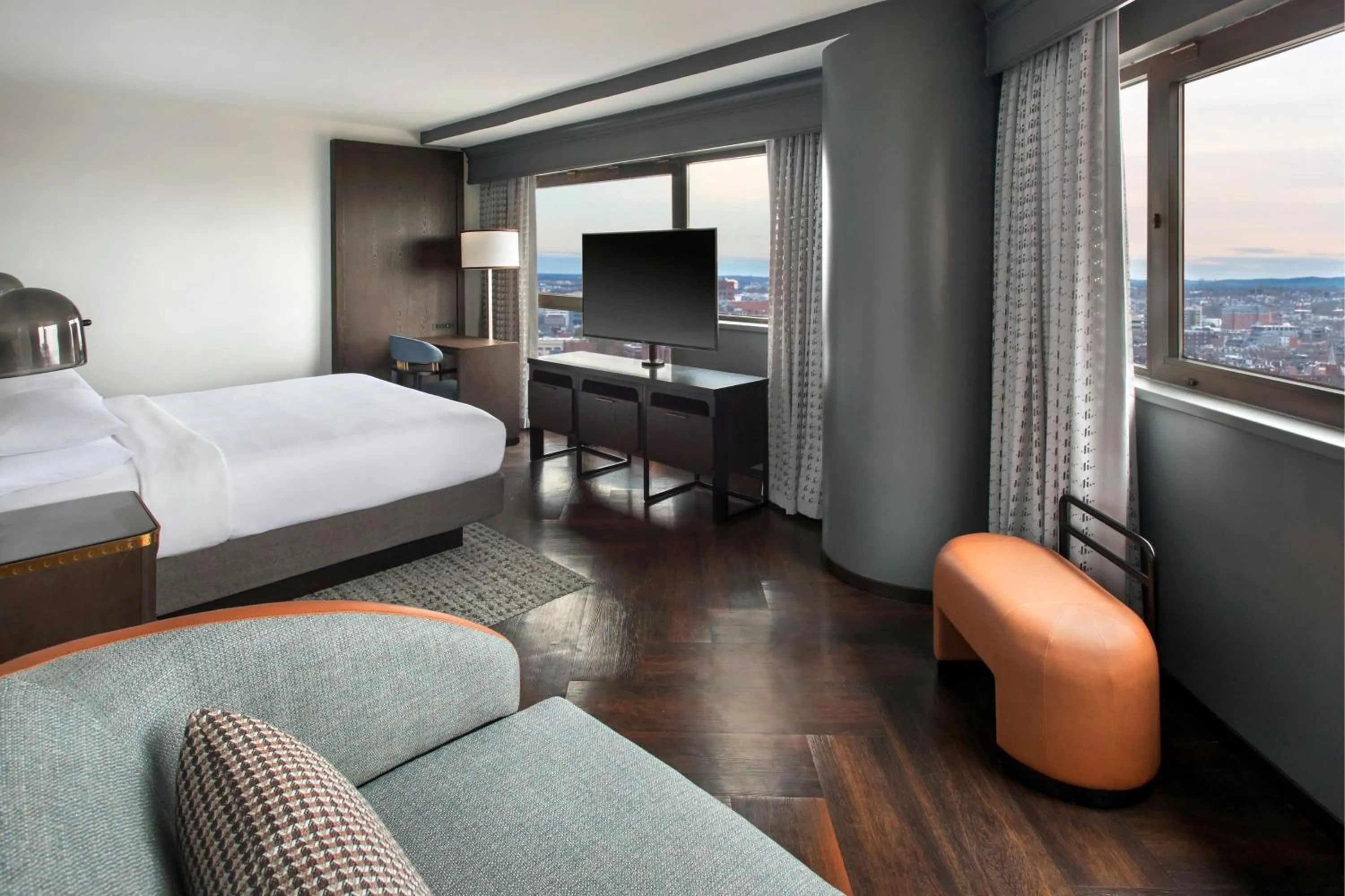 Photo of the whole room, Bed in Boston Marriott Copley Place