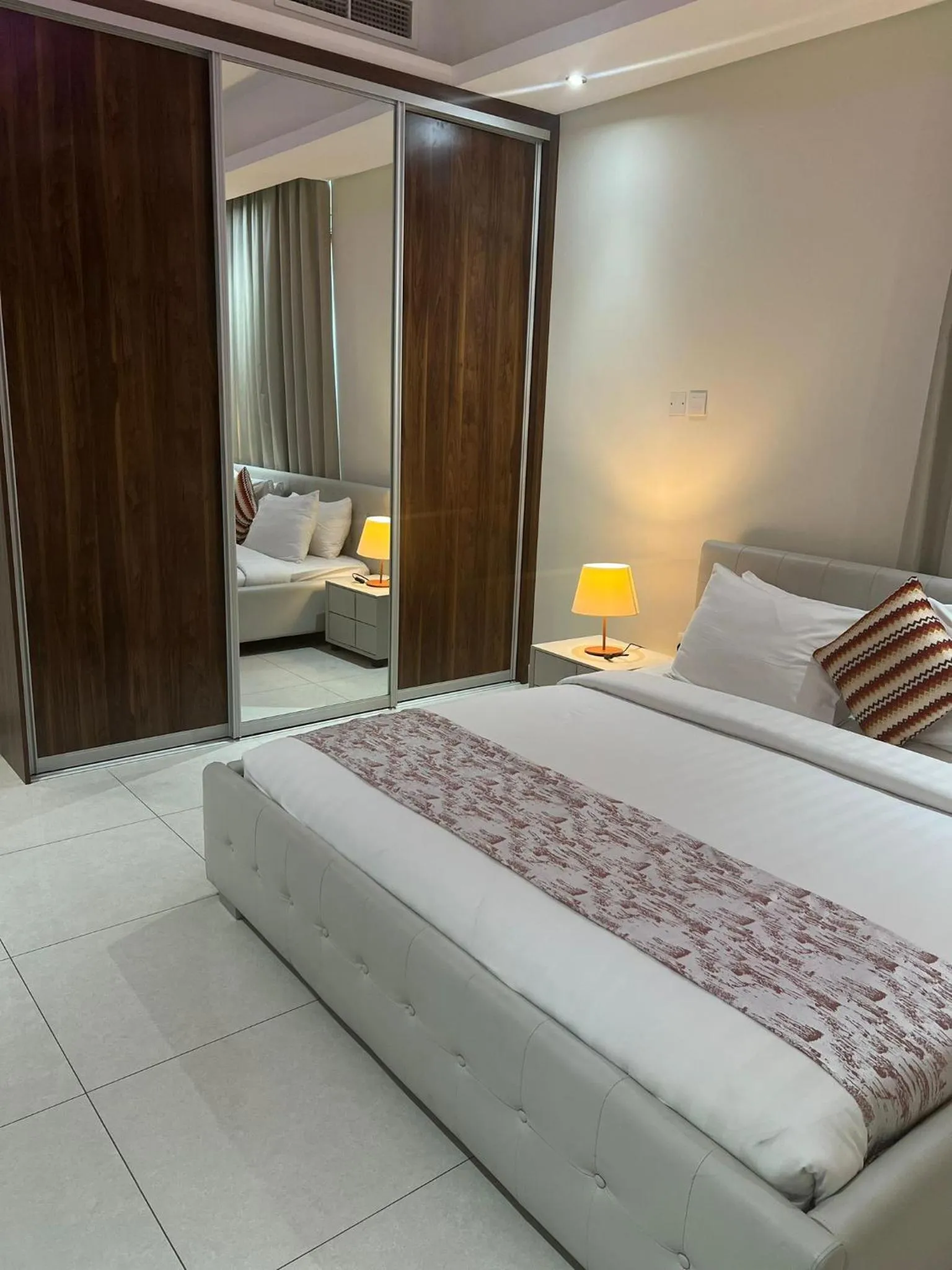 wardrobe, Bed in SIRIUS TOWER