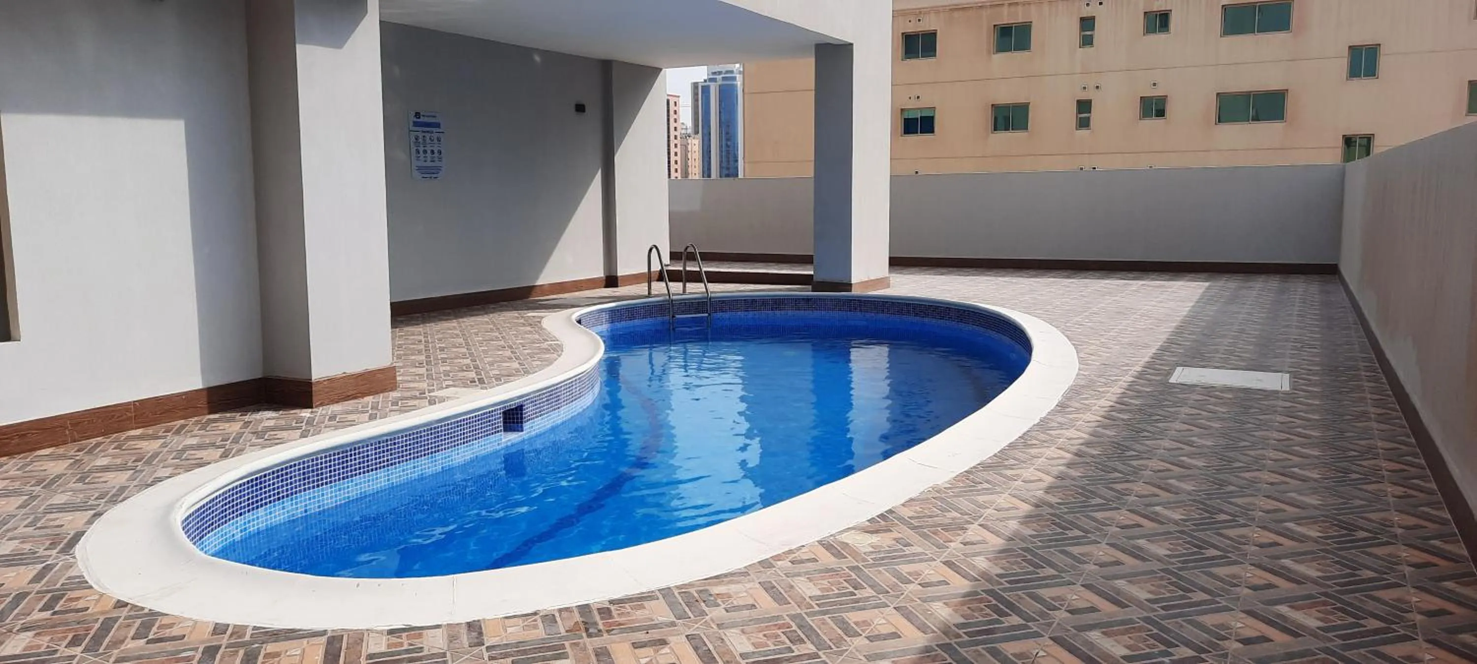 Swimming pool in SIRIUS TOWER