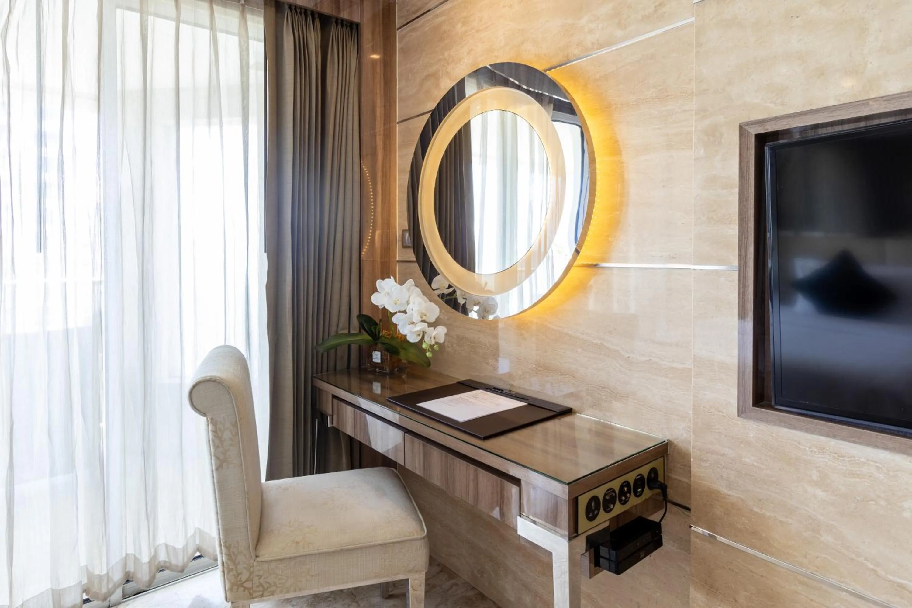 TV and multimedia in The Sanctuary Resort Pattaya, BW Signature Collection