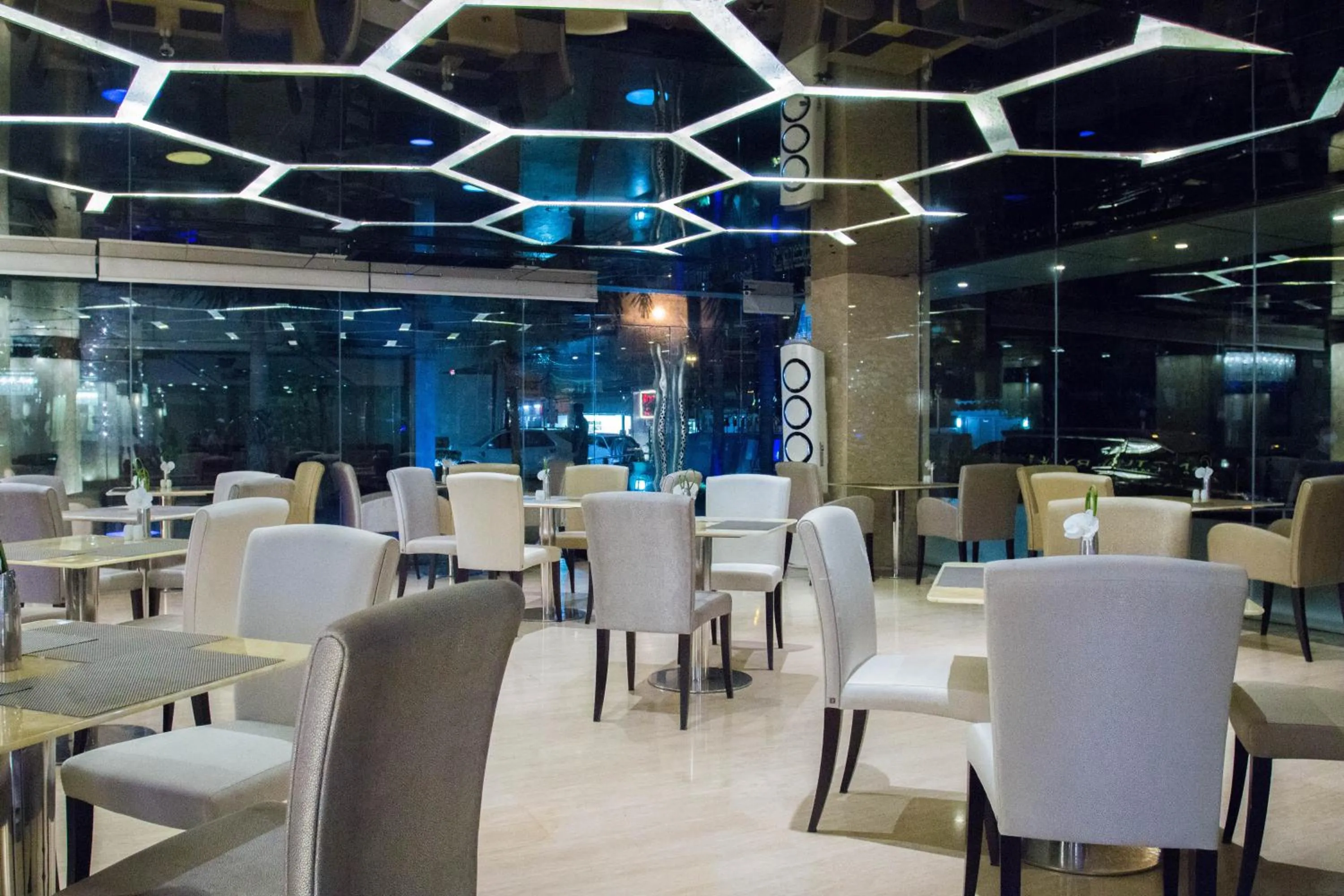 Restaurant/places to eat in The Sanctuary Resort Pattaya, BW Signature Collection