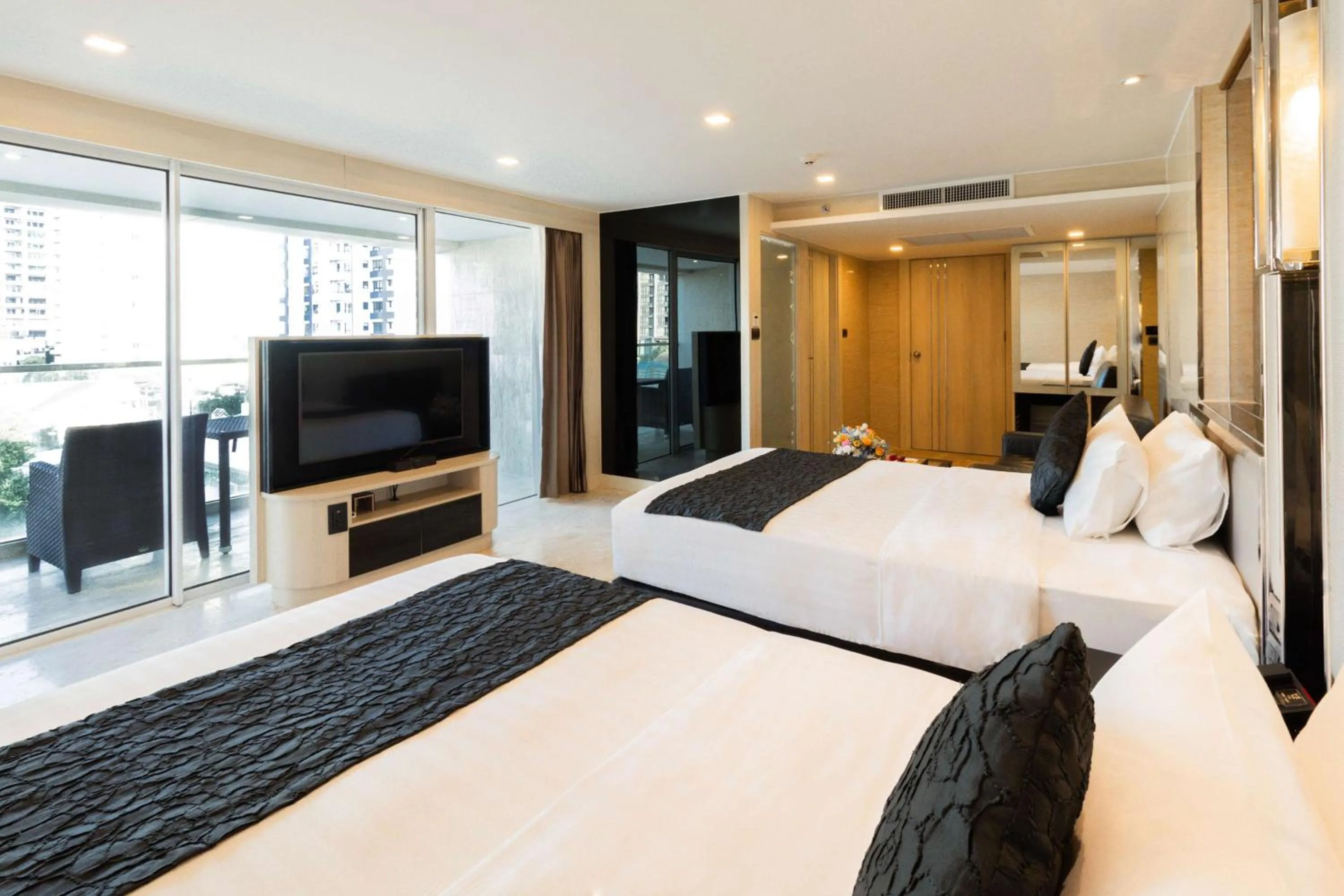 Photo of the whole room, Bed in The Sanctuary Resort Pattaya, BW Signature Collection