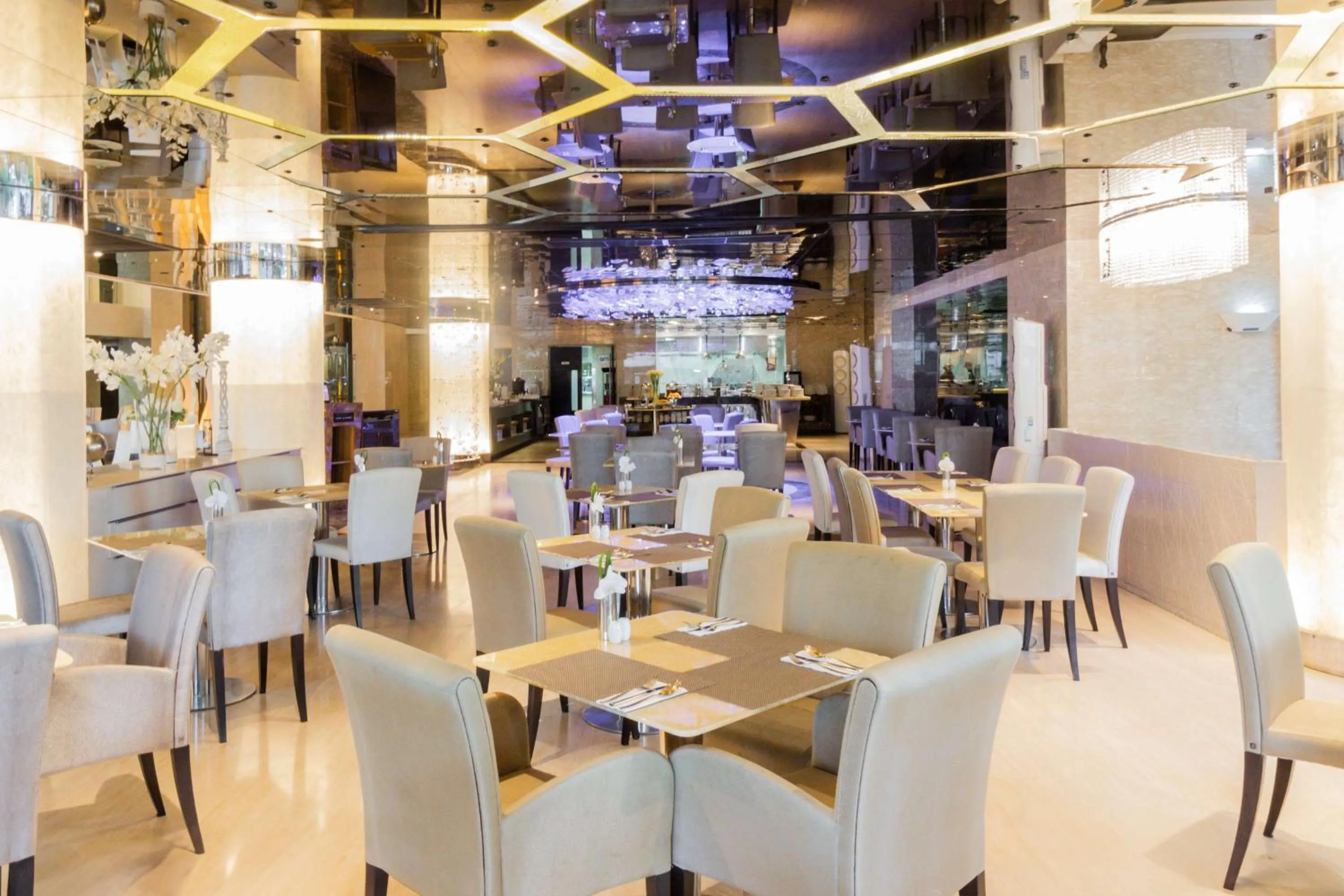 Restaurant/places to eat in The Sanctuary Resort Pattaya, BW Signature Collection