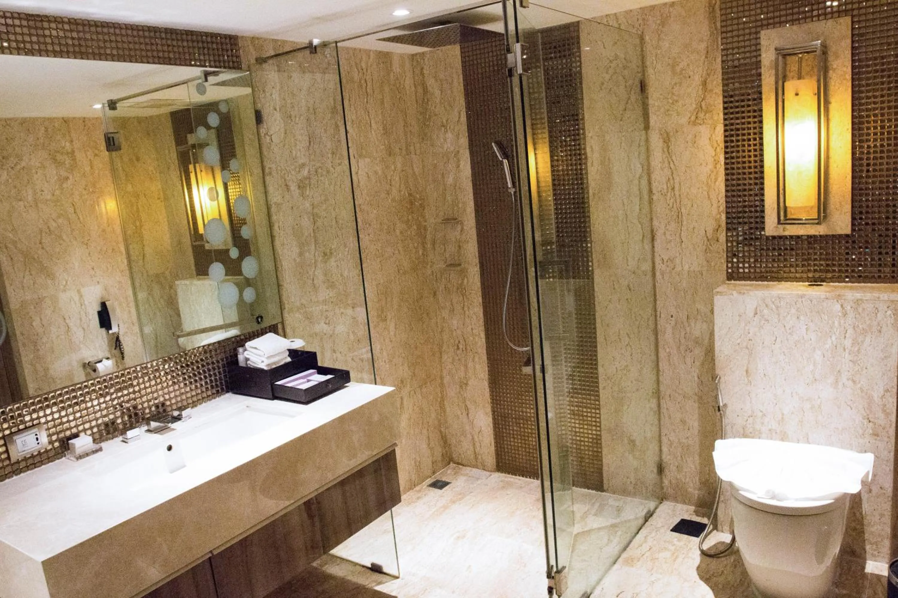 Shower in The Sanctuary Resort Pattaya, BW Signature Collection