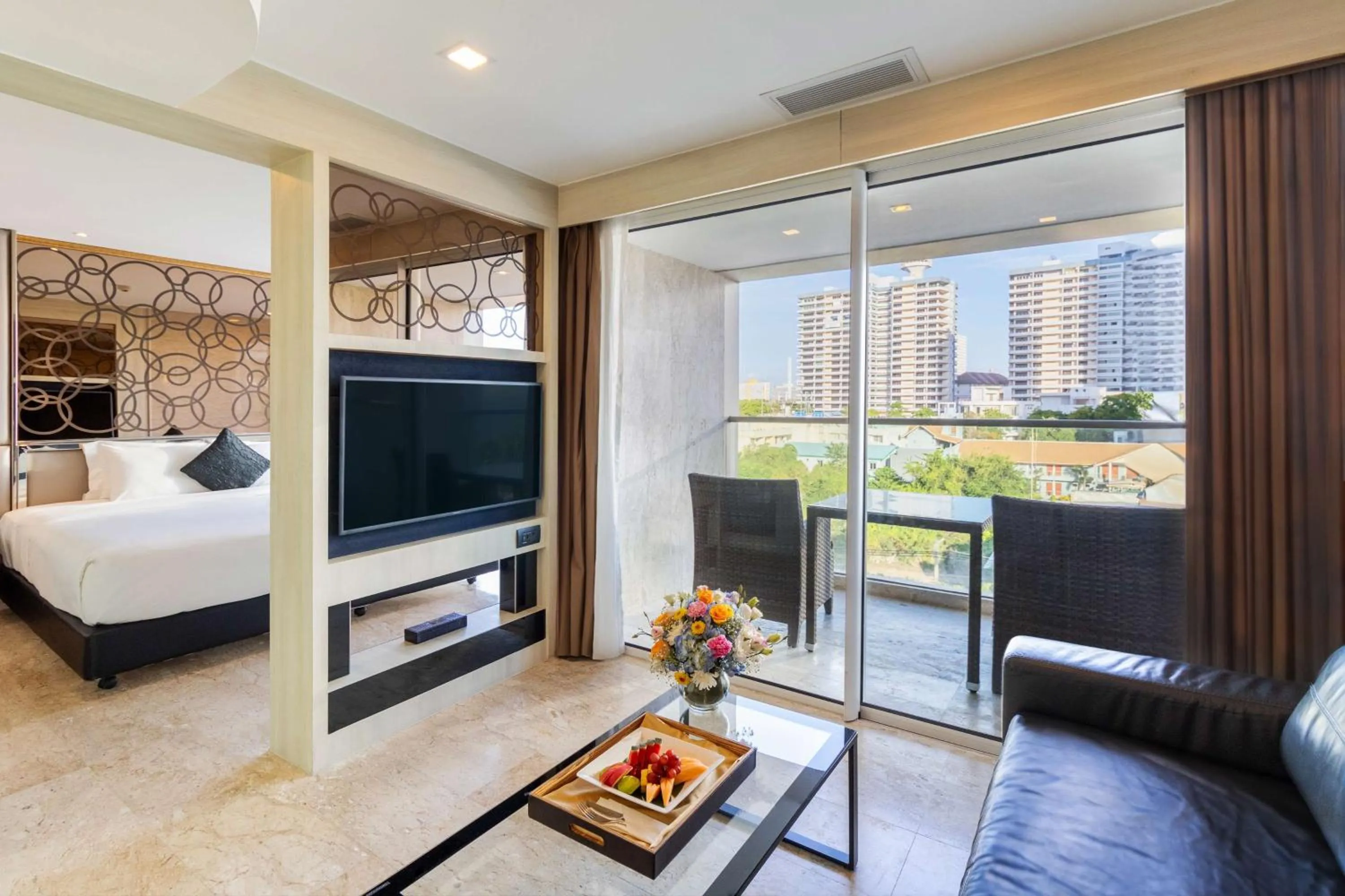 Photo of the whole room, Bed in The Sanctuary Resort Pattaya, BW Signature Collection