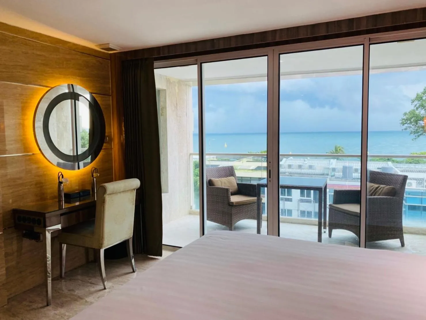 Bed in The Sanctuary Resort Pattaya, BW Signature Collection