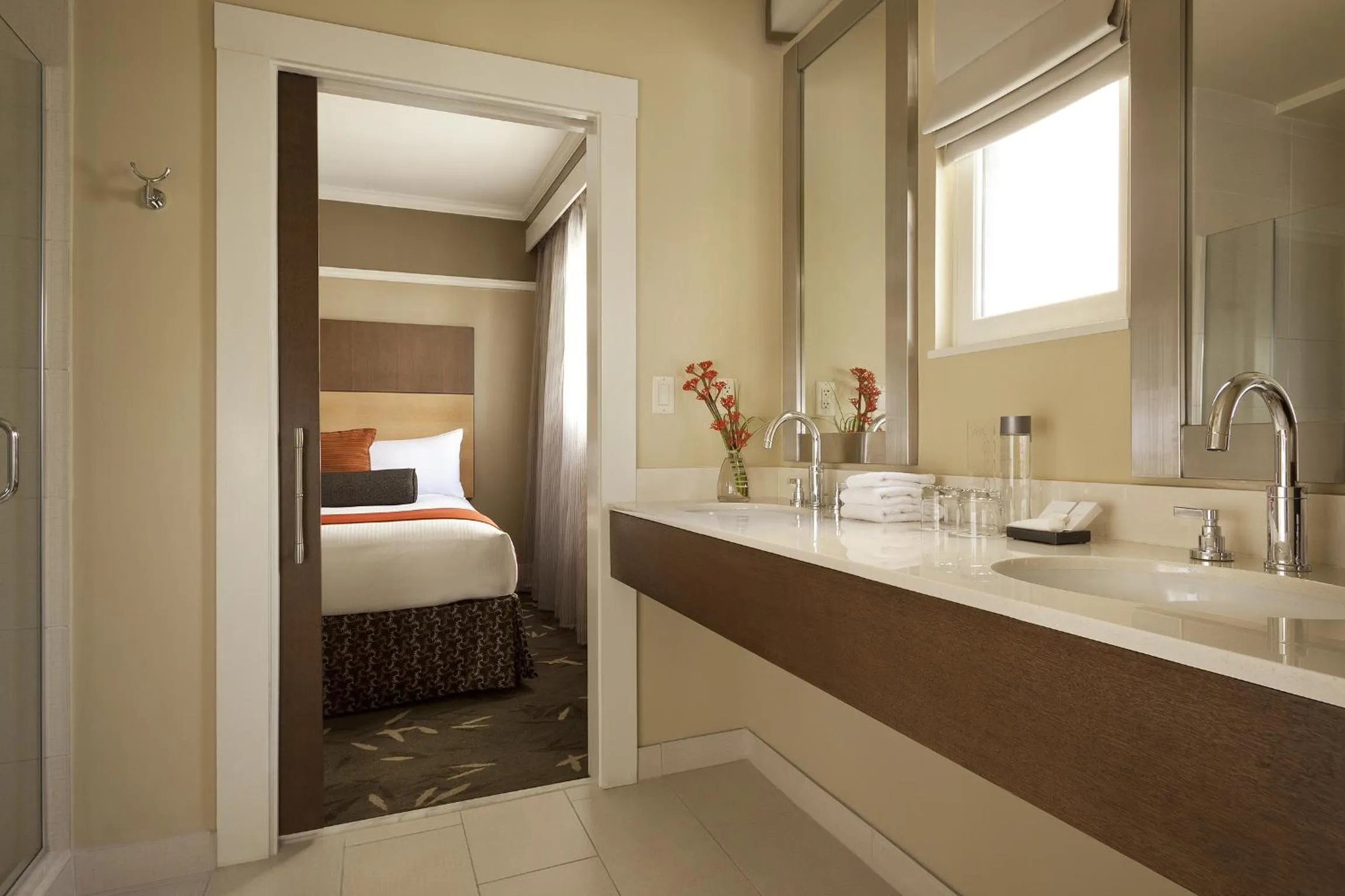 Bathroom, Bed in Hotel Abri Union Square
