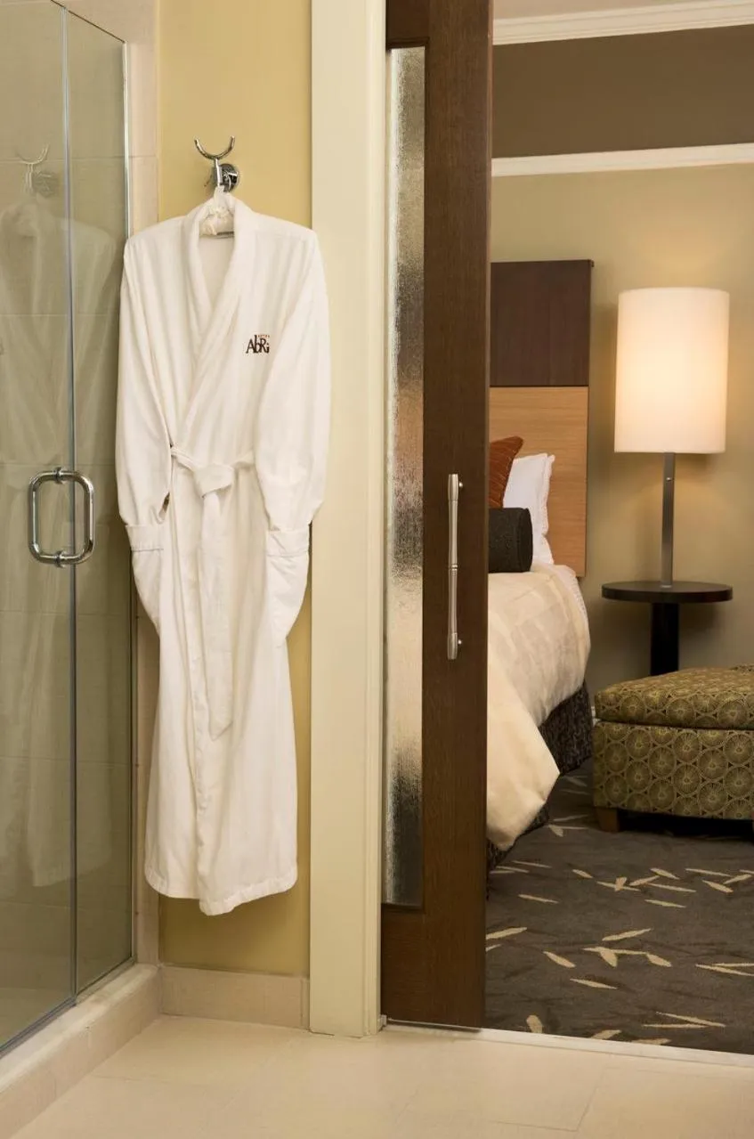 Bathroom, Bed in Hotel Abri Union Square