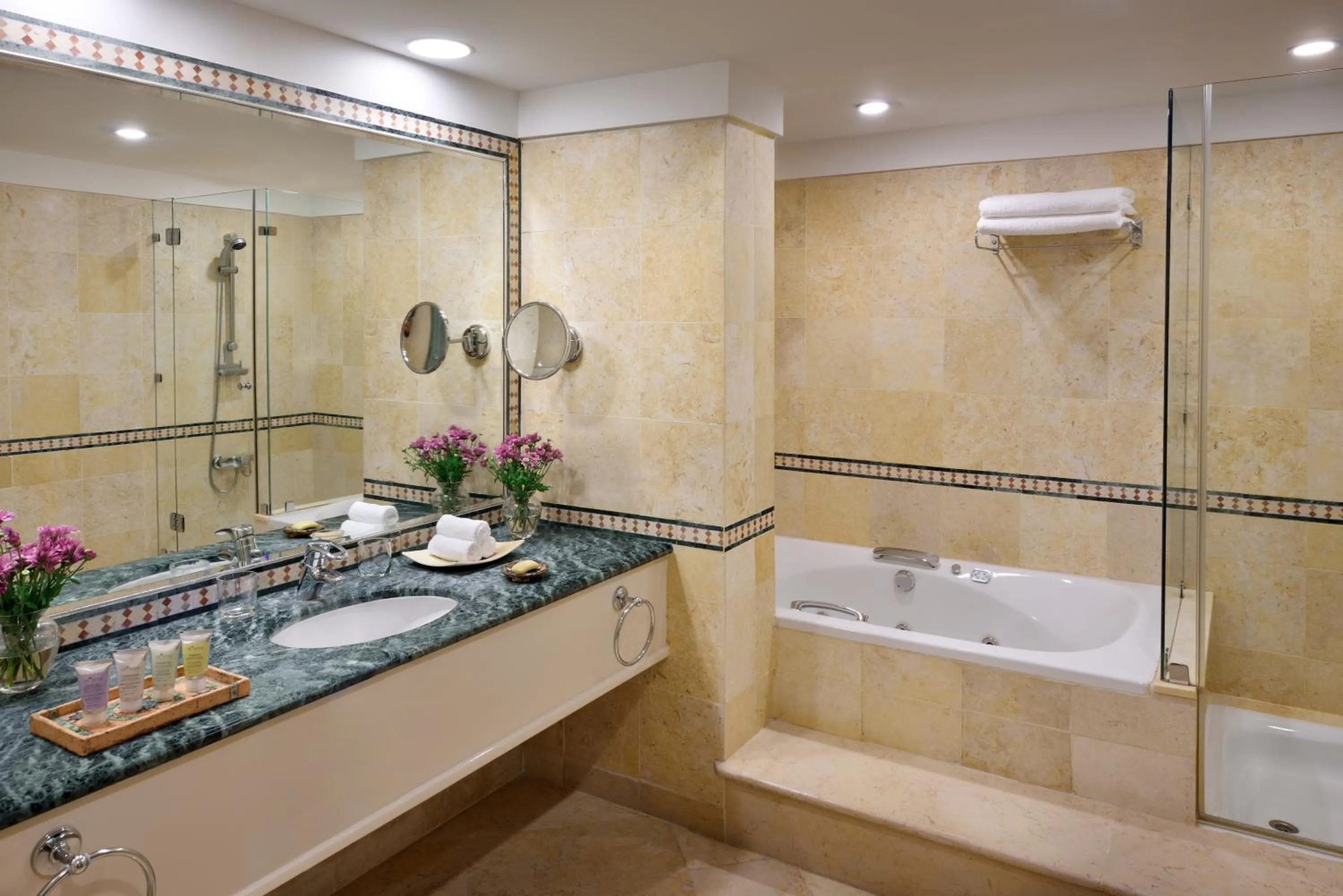 Shower in Mövenpick Resort & Spa Dead Sea