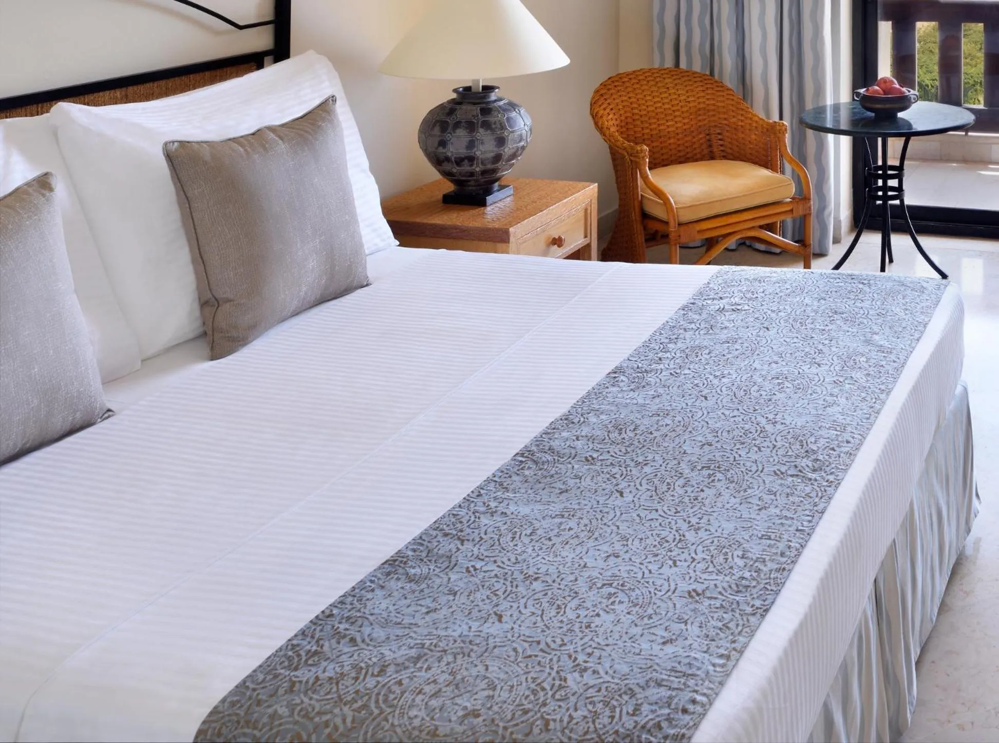 Bedroom, Bed in Mövenpick Resort & Spa Dead Sea