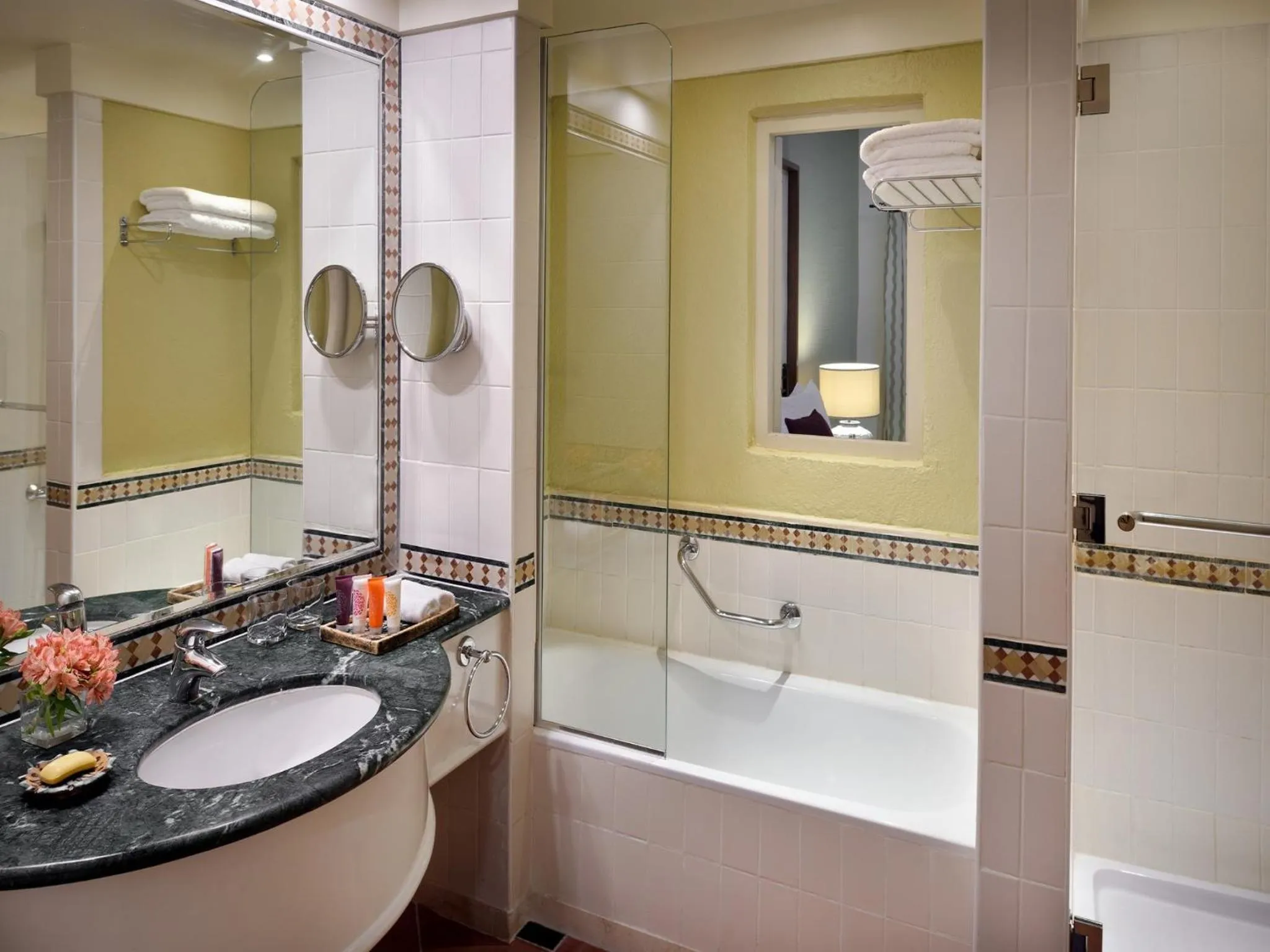 Shower in Mövenpick Resort & Spa Dead Sea