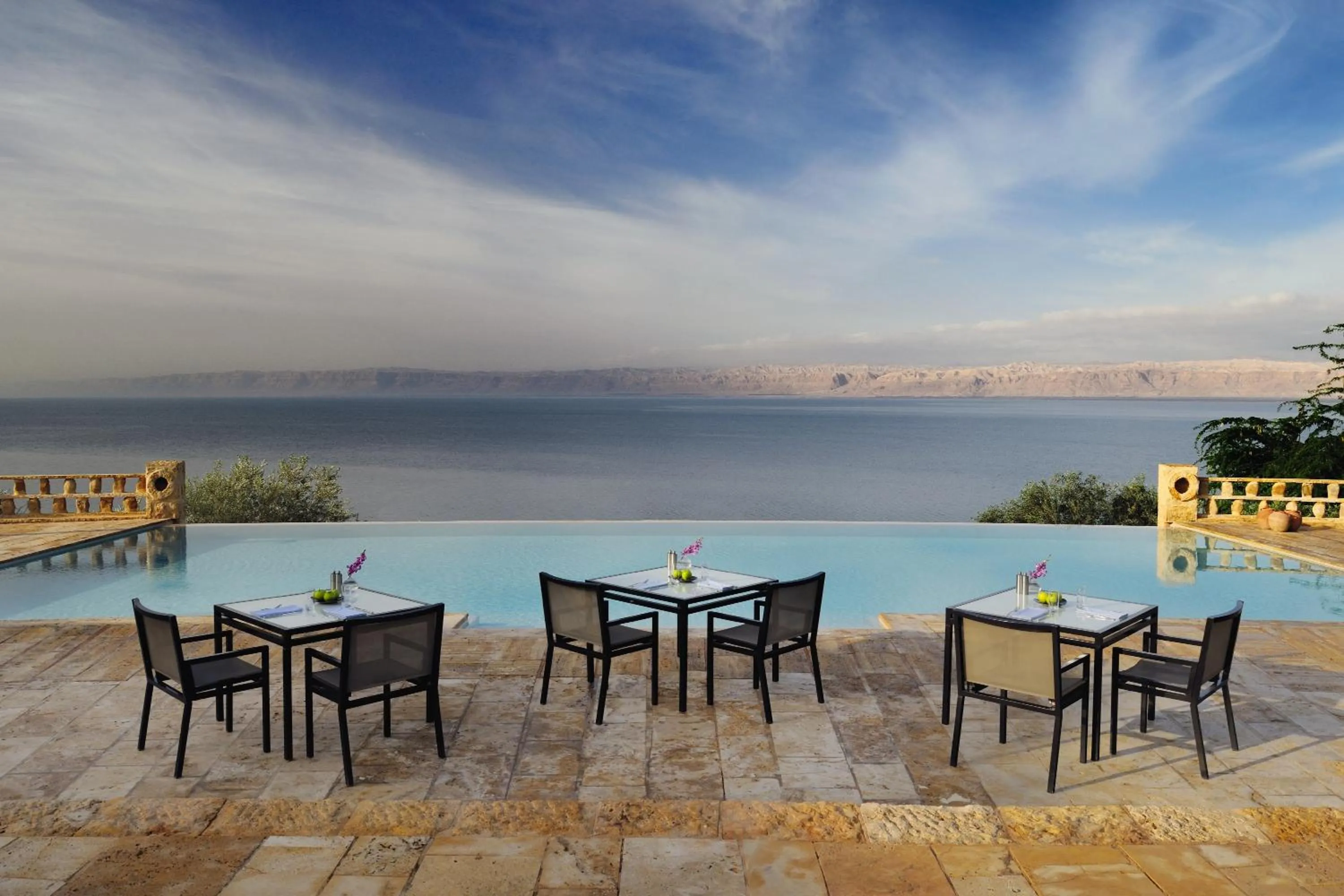 Lounge or bar in Mövenpick Resort & Spa Dead Sea
